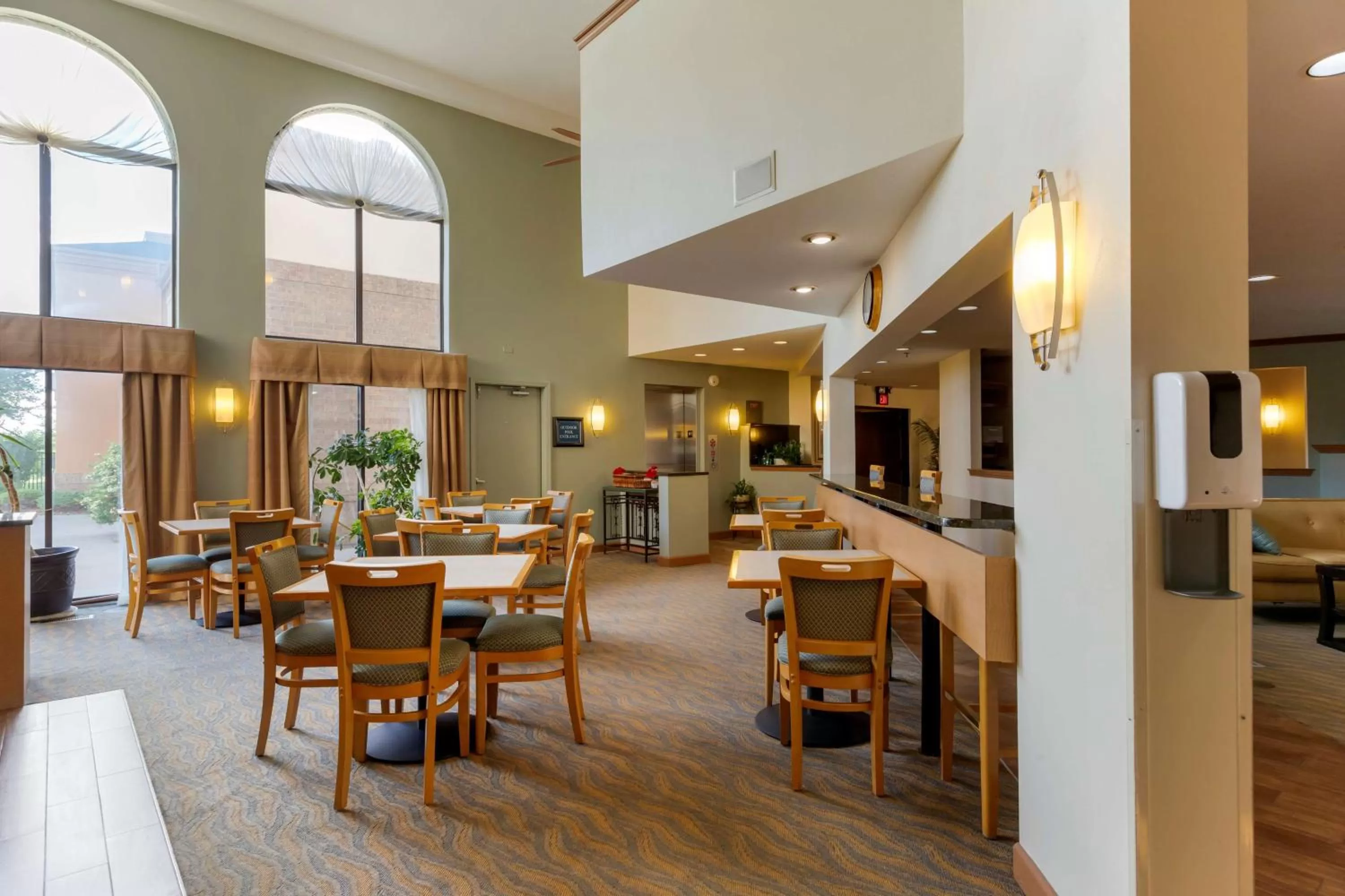 Breakfast in Best Western Davison Inn