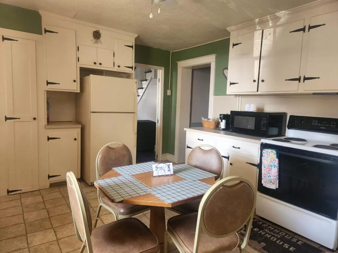 Kitchen or kitchenette in Spruce Lane Lodge and Cottages