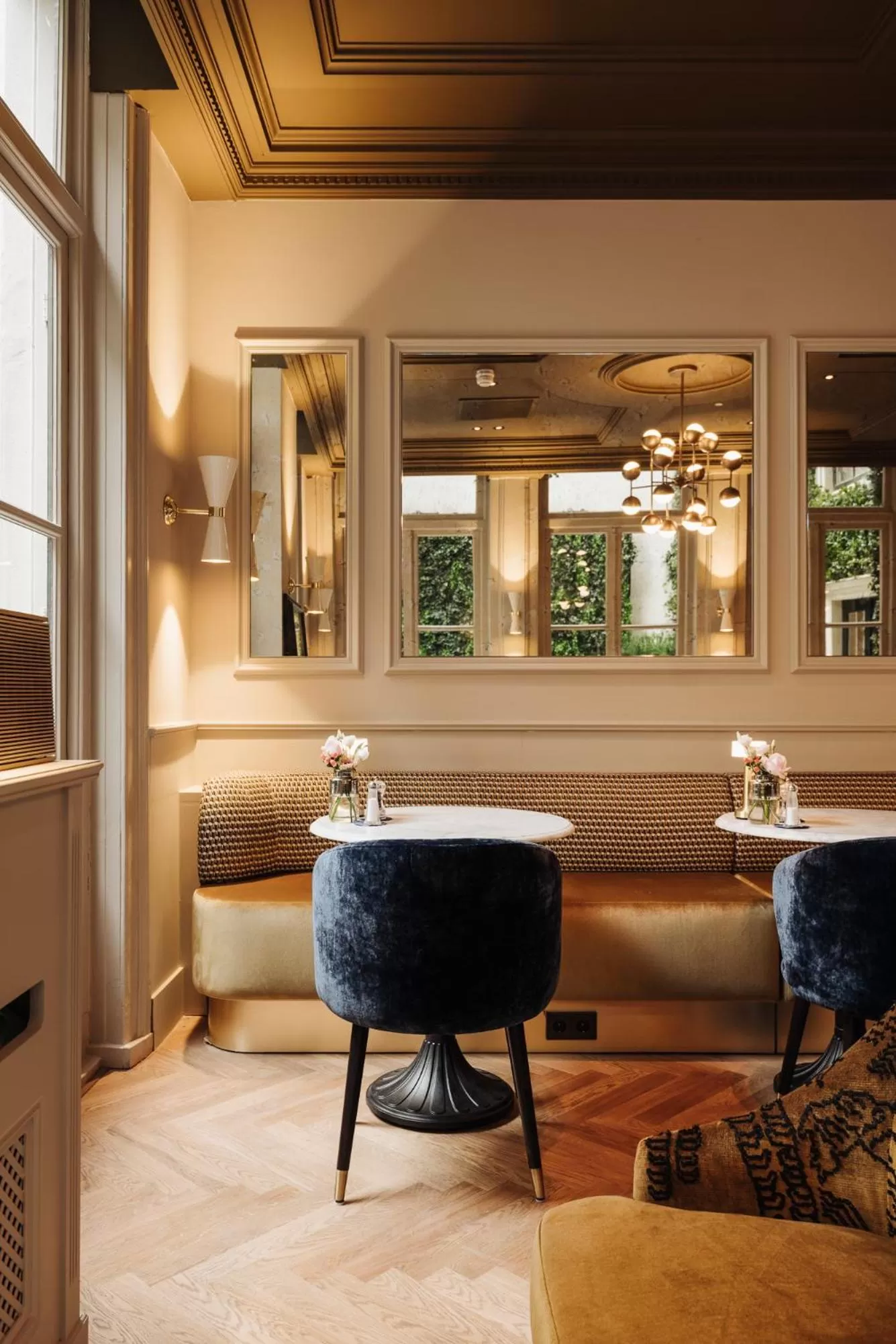 Living room in Hotel 717