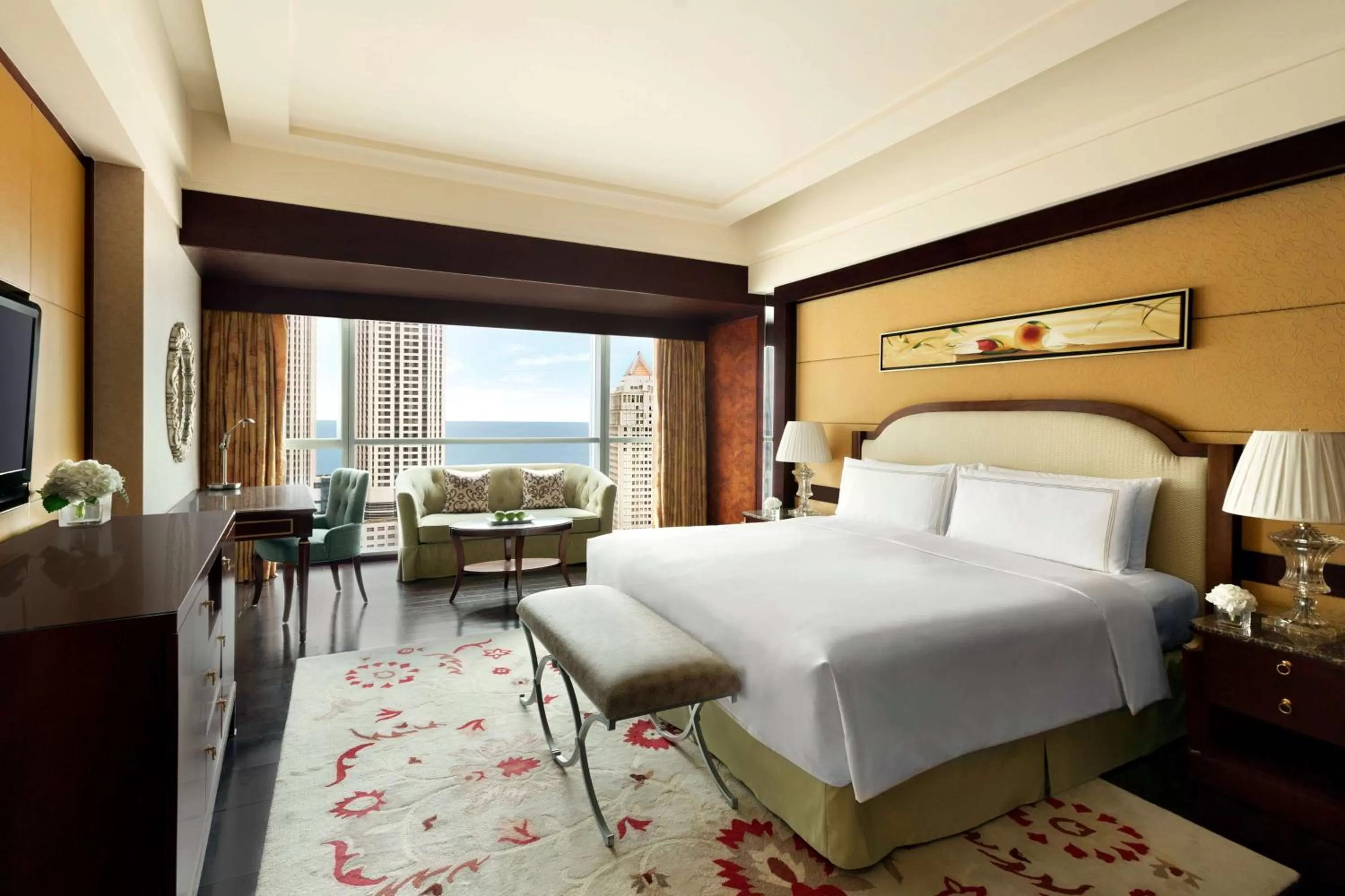 Photo of the whole room, Bed in Shangri-La Qingdao - May Fourth Square