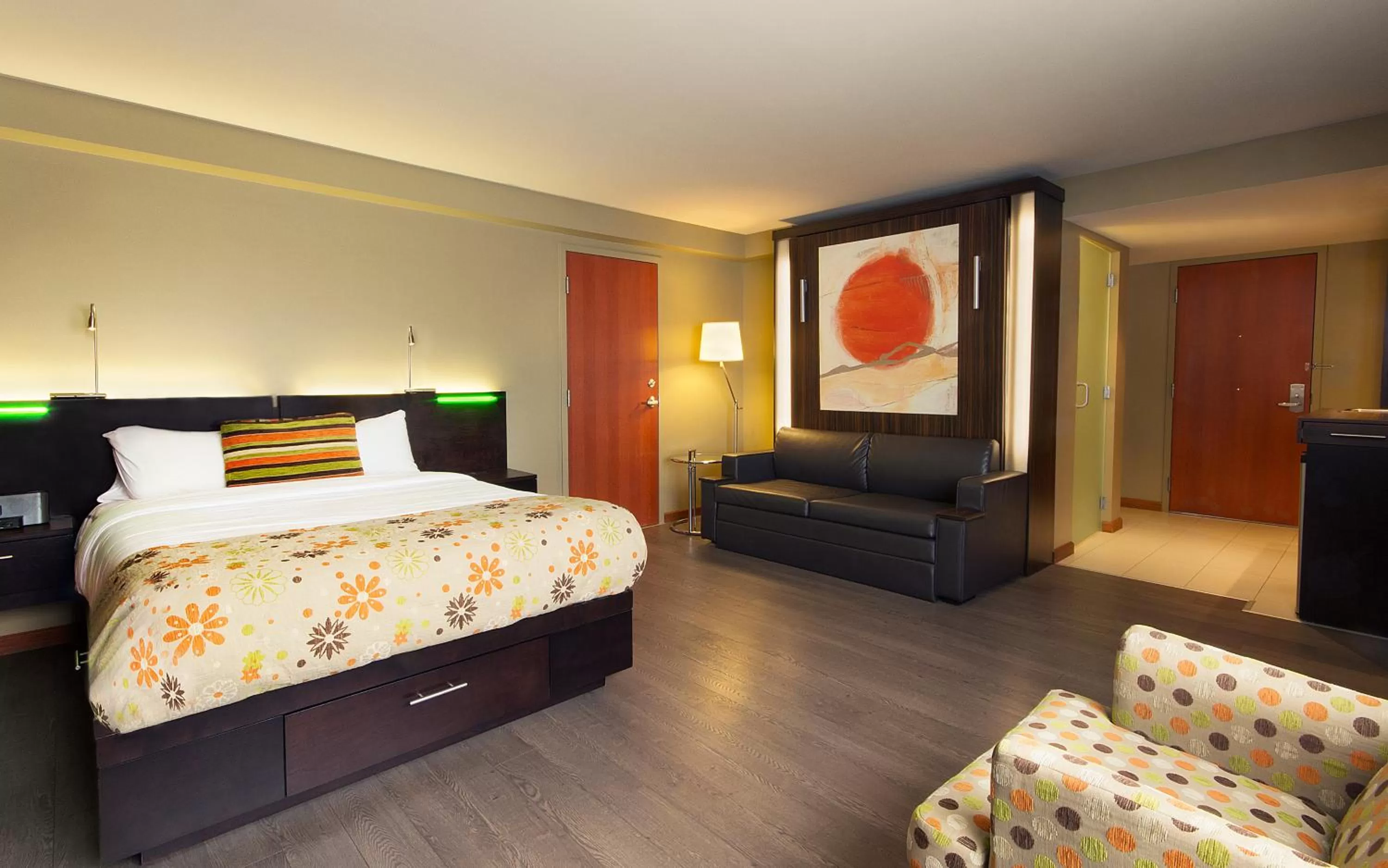 Quadruple Room with Fireplace - Disability Access in Hôtel Must Aéroport de Québec par JARO