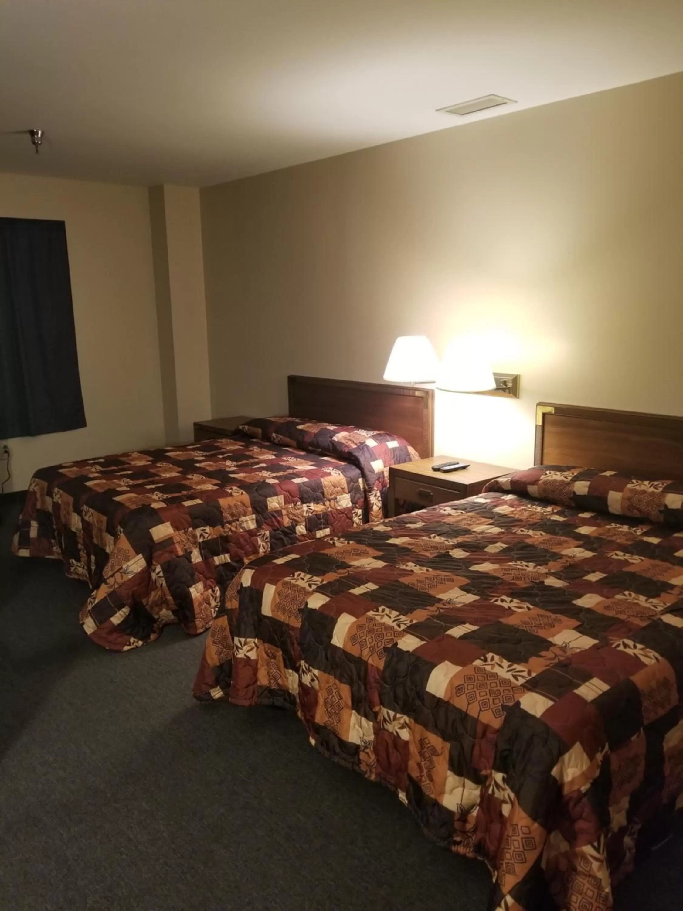 Bed in Lafayette Inn