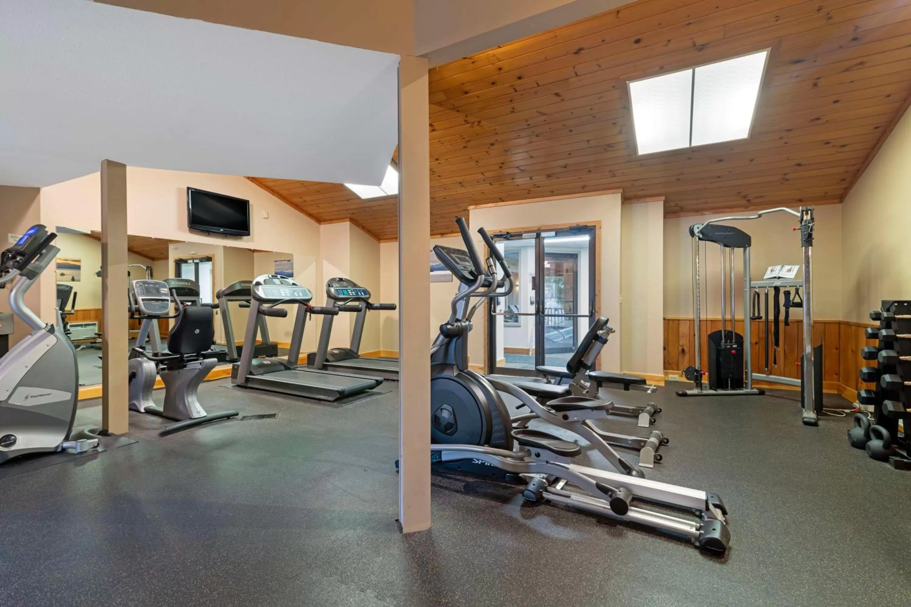 Fitness centre/facilities in Best Western Plus Windjammer Inn & Conference Center