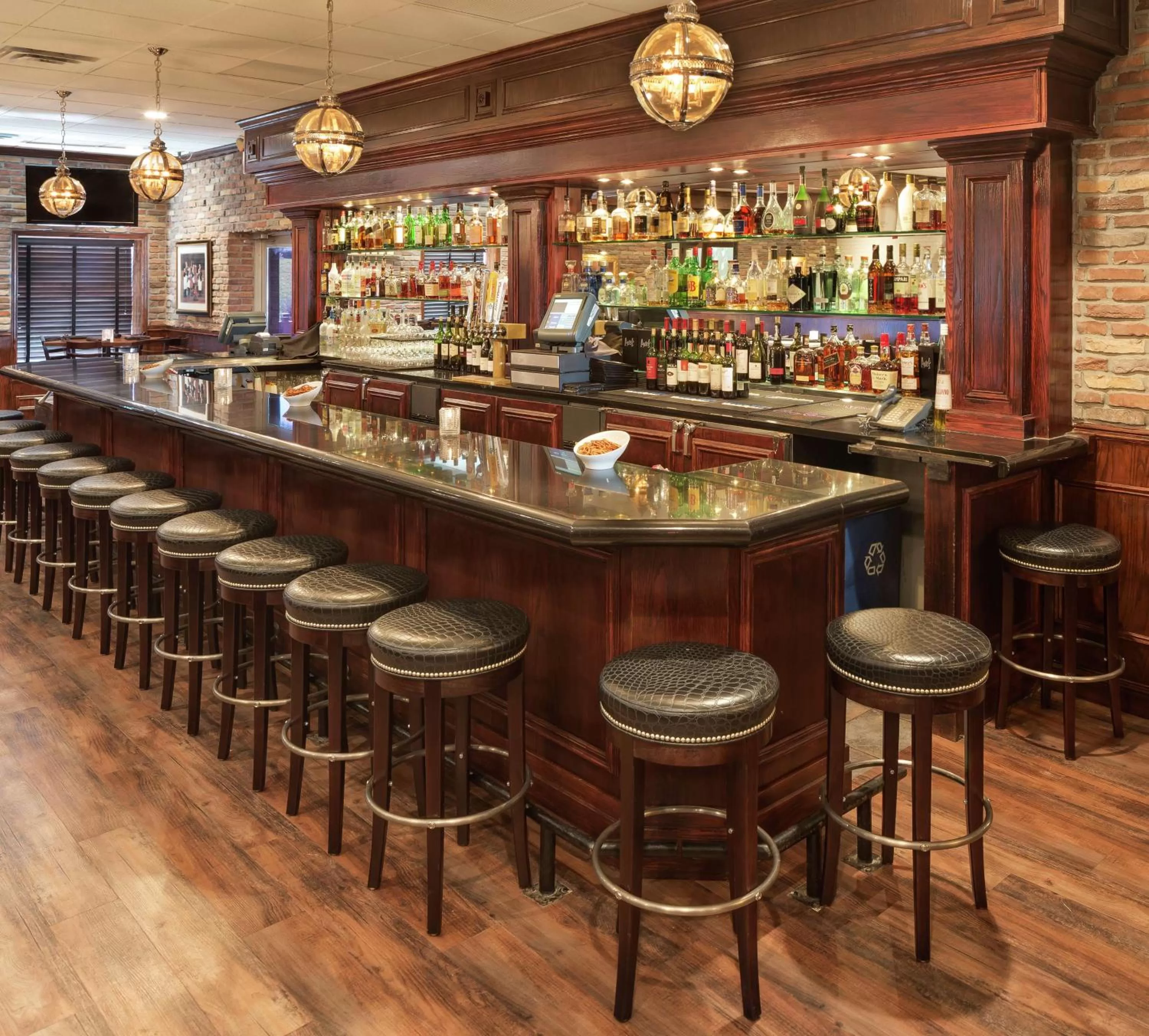 Lounge or bar in DoubleTree by Hilton Roseville Minneapolis
