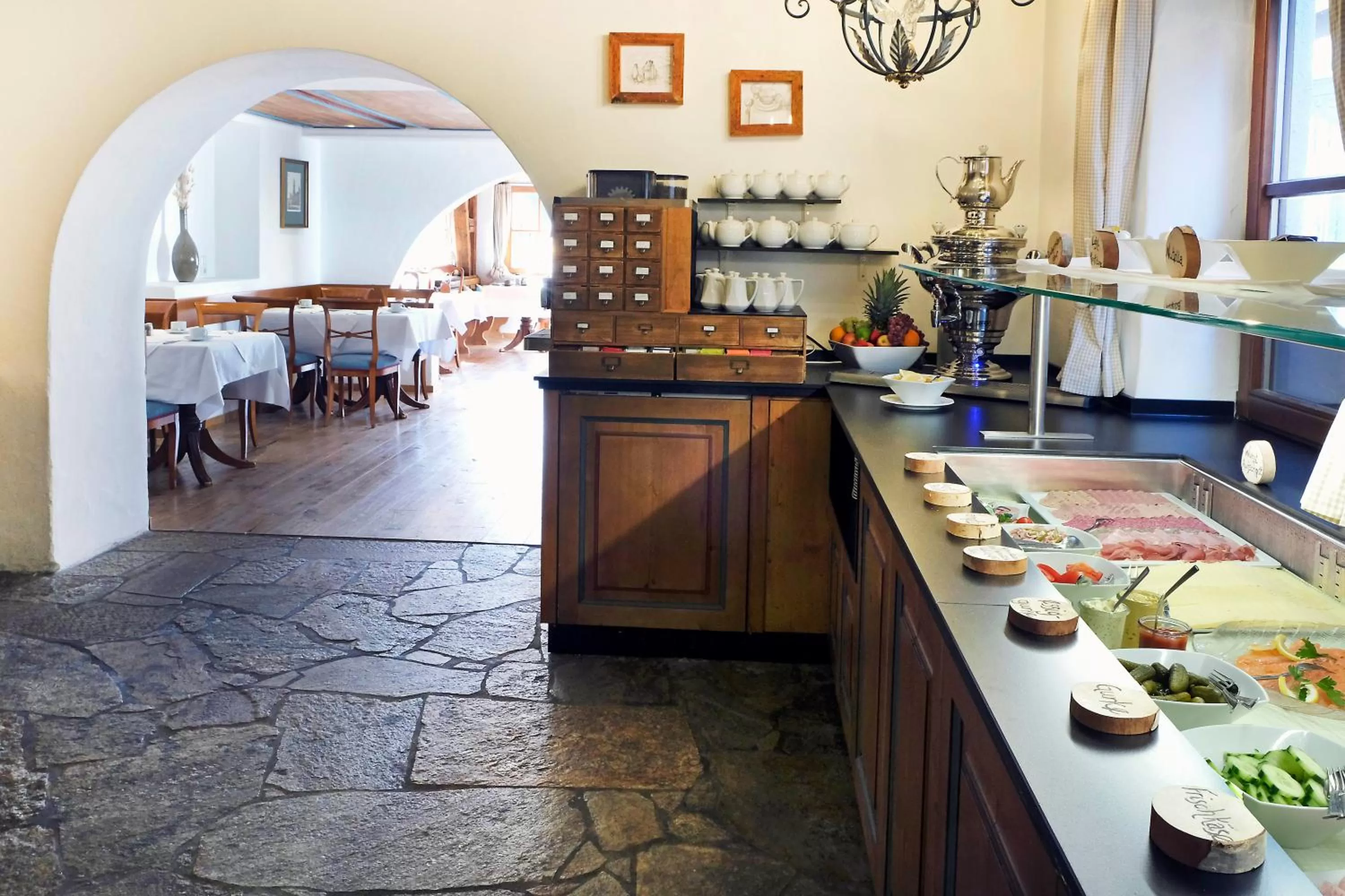 Restaurant/places to eat in Hotel Bayerischer Hof