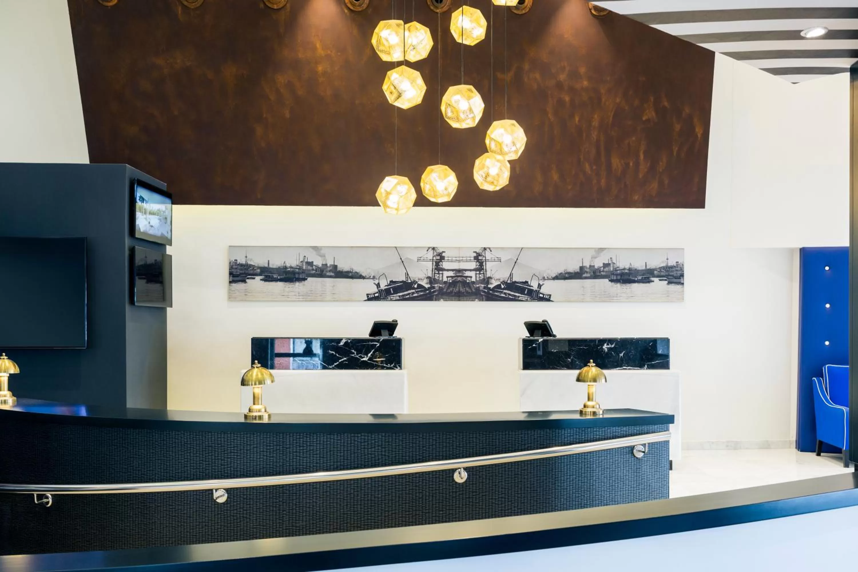 Lobby or reception in Hotel Mercure Jardines de Albia