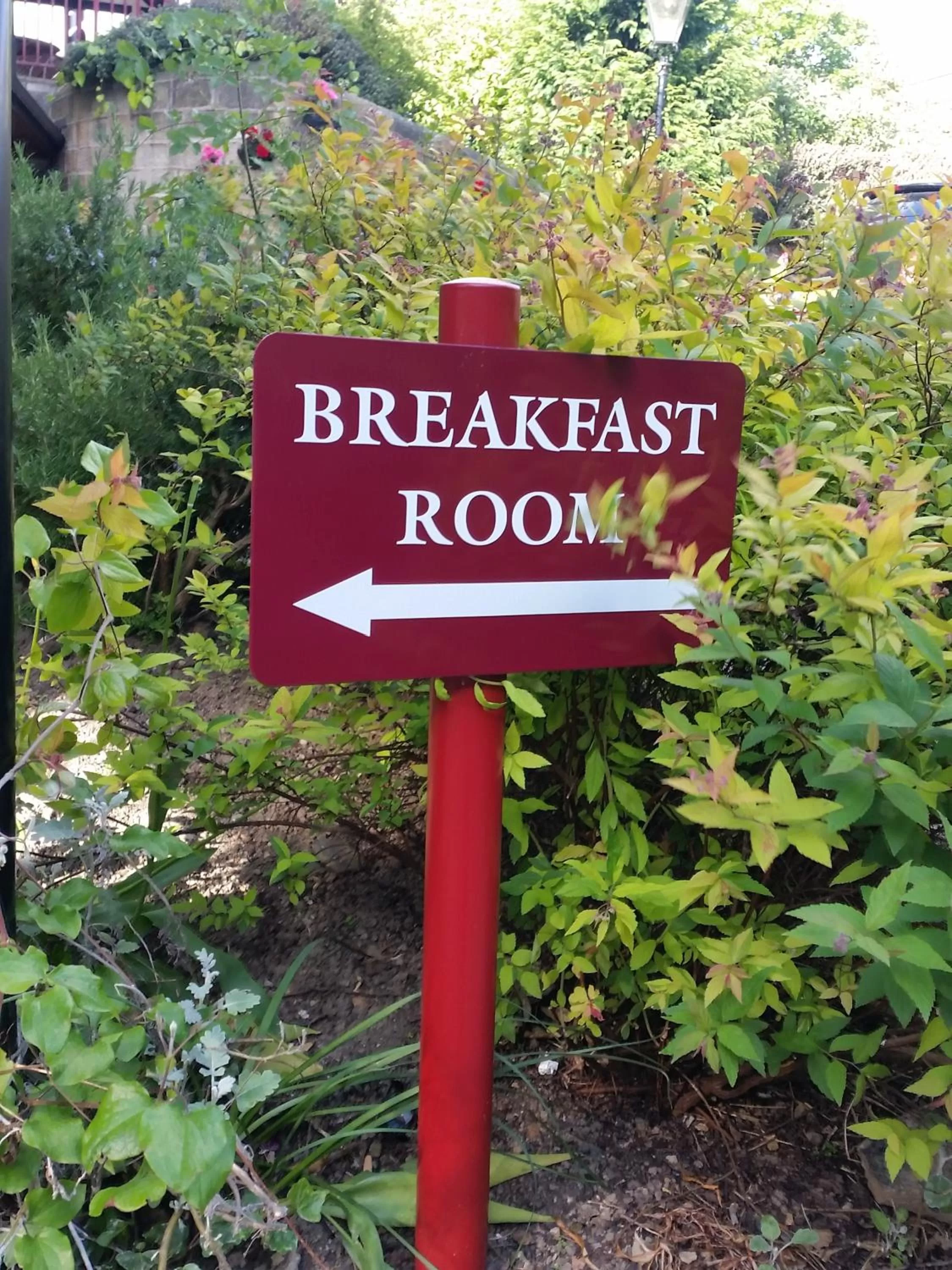 Restaurant/places to eat in Garrison Hotel