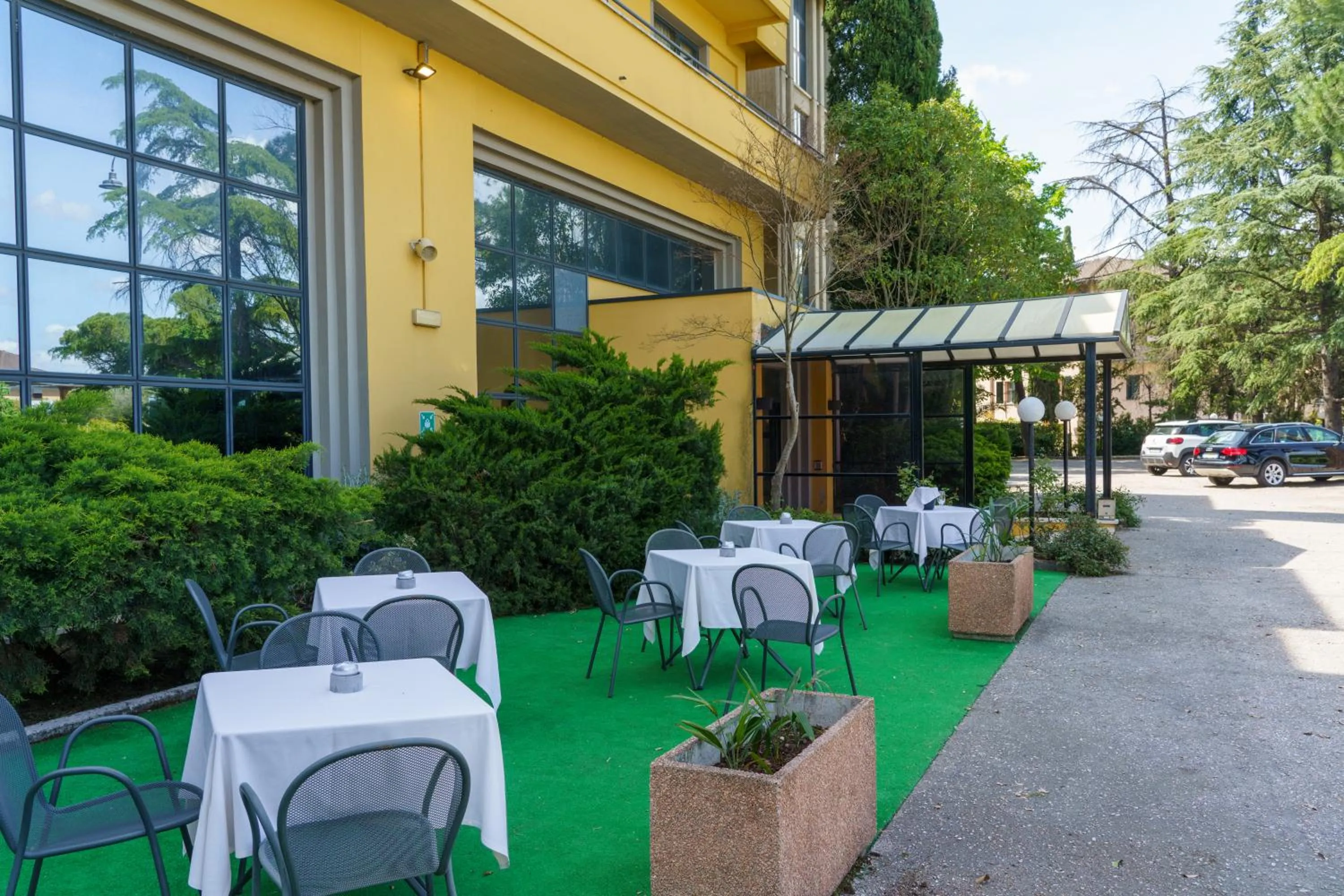 Property building in Hotel Cristallo di La Rosetta Srl