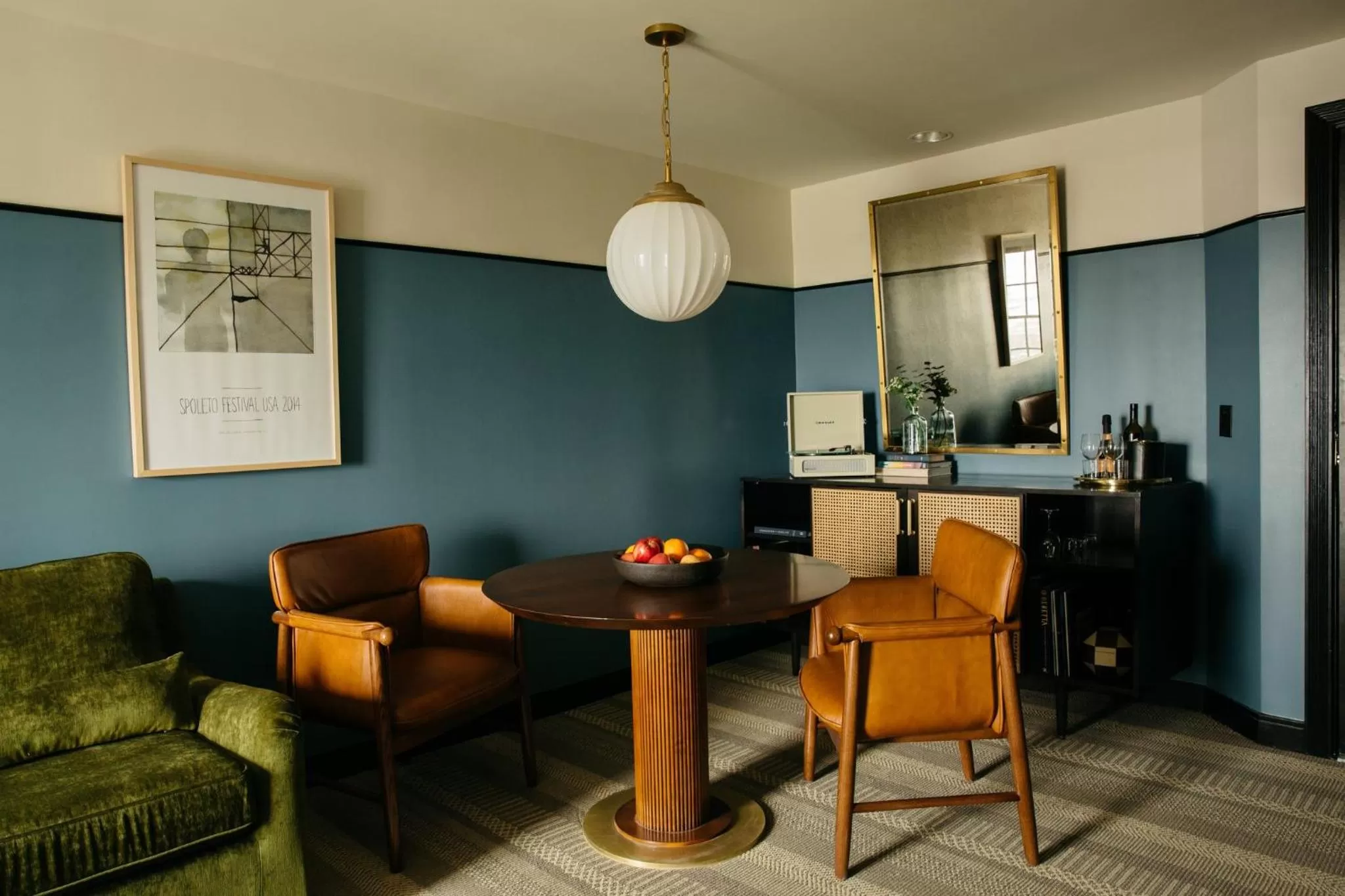 Restaurant/places to eat in Hotel Emeline