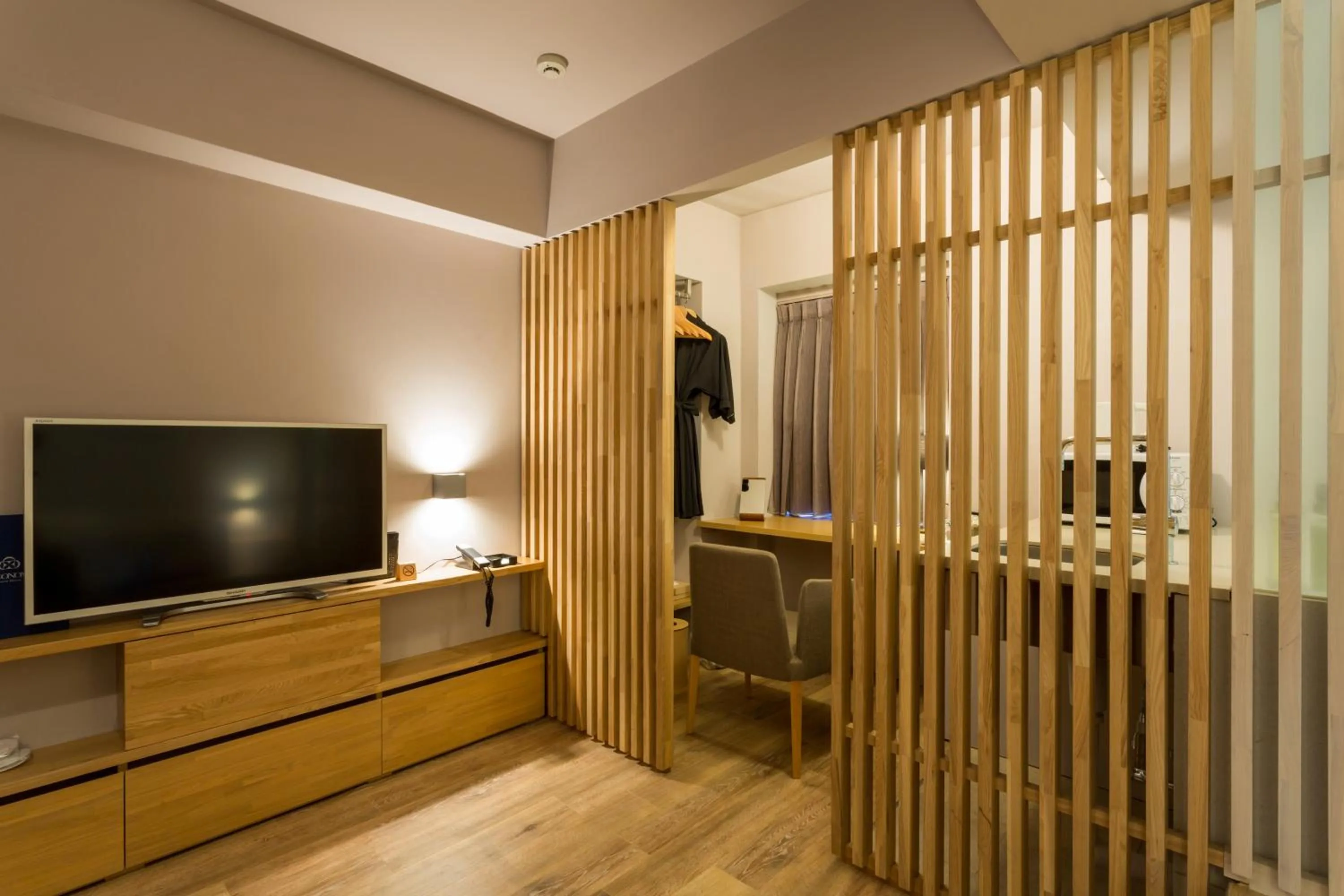 TV and multimedia in Roppongi Hotel S