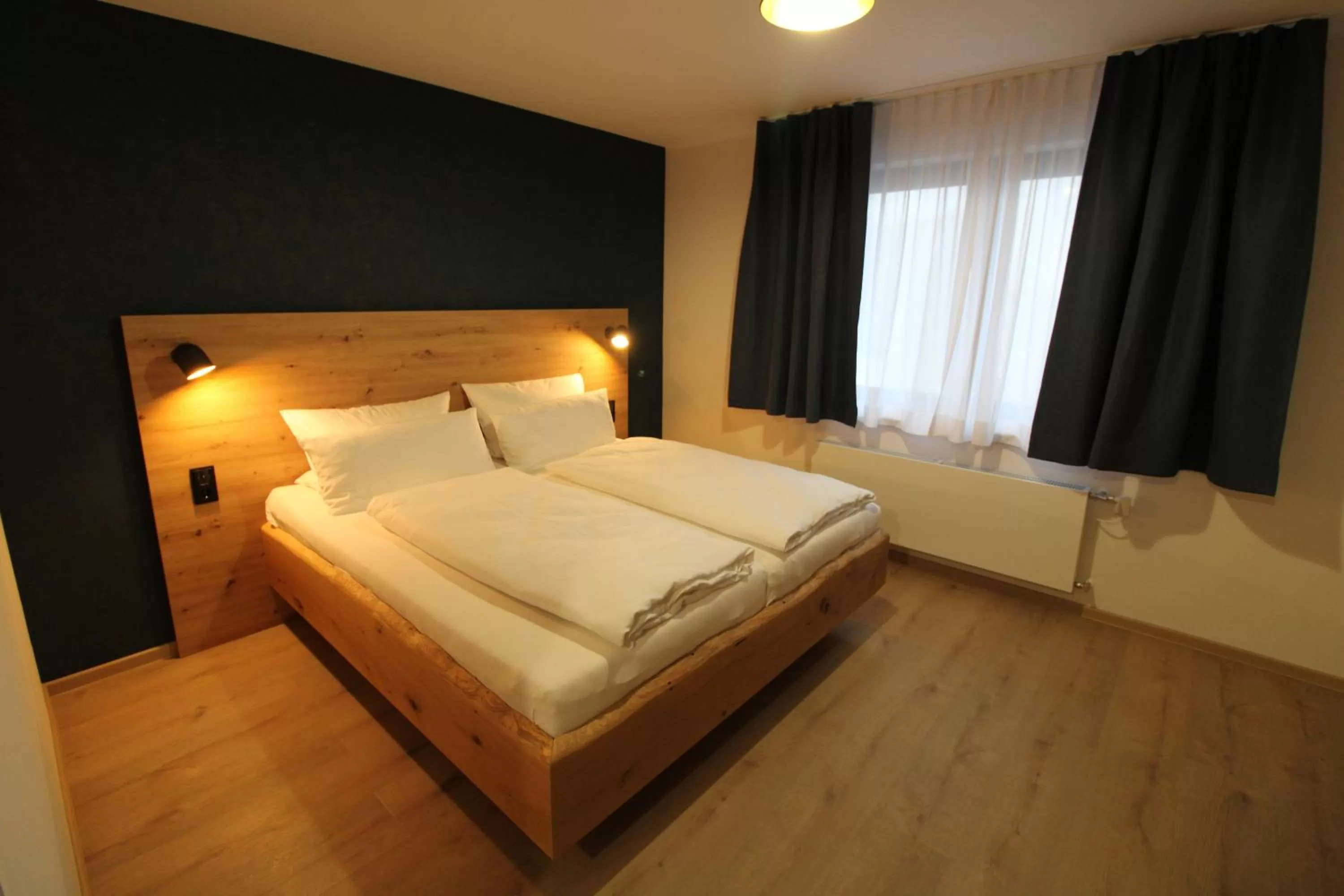 Bed in DER Hirsch Hotel