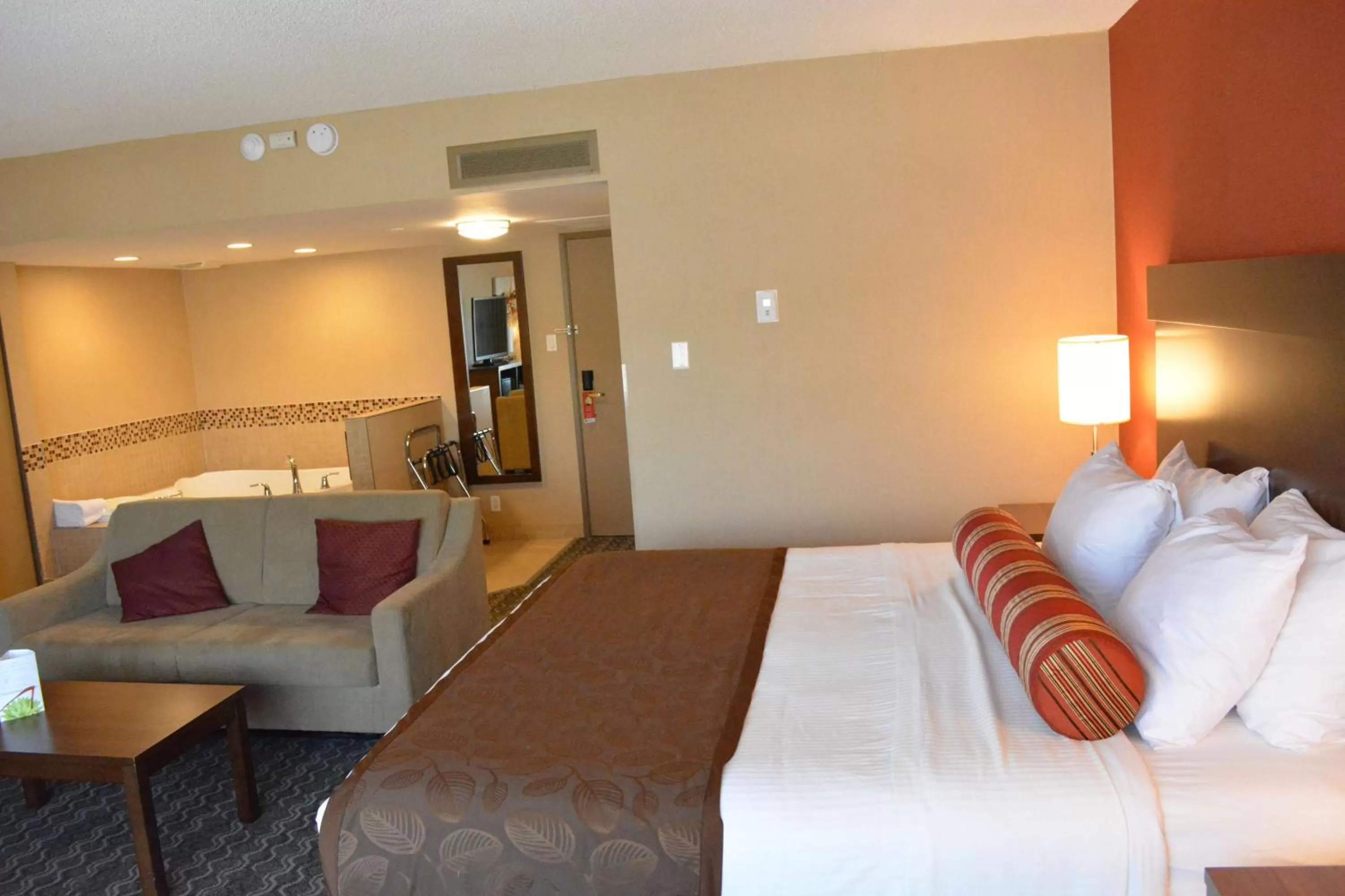 King Suite with Spa Bath in Best Western Terrace Inn