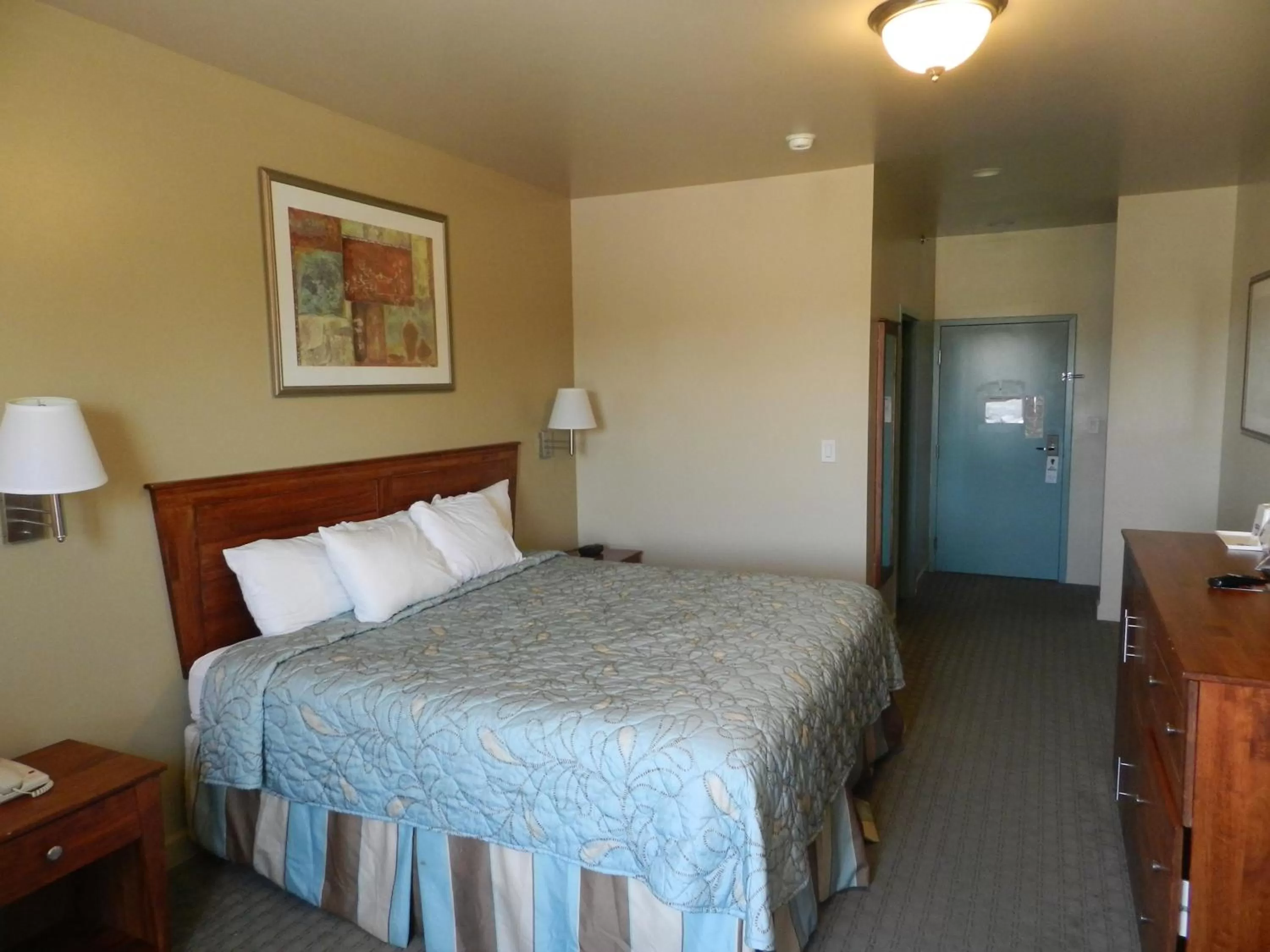 One-Bedroom King Suite - Non-Smoking in Days Inn by Wyndham Downtown St. Louis