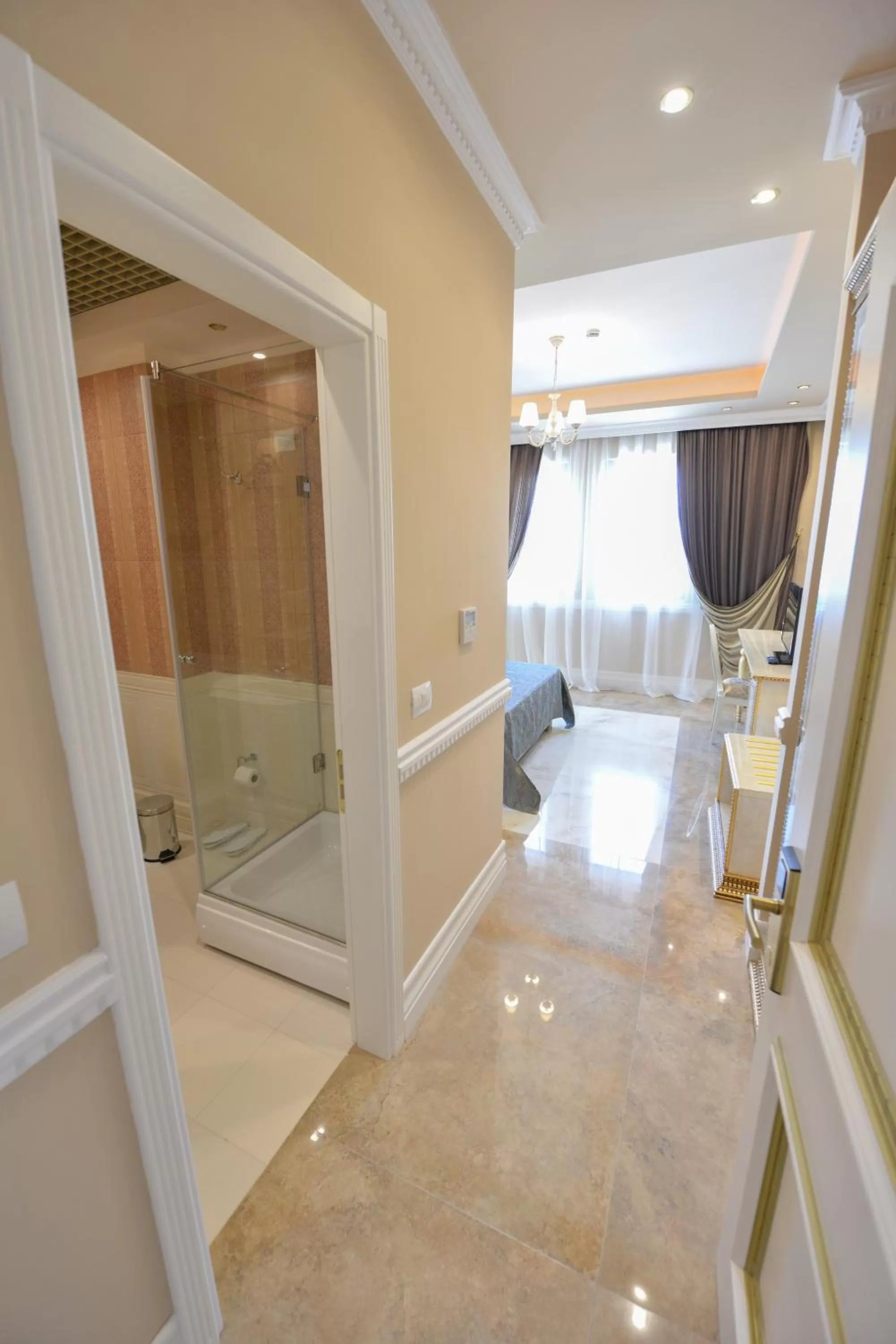 Bed, Bathroom in Luani ARTE