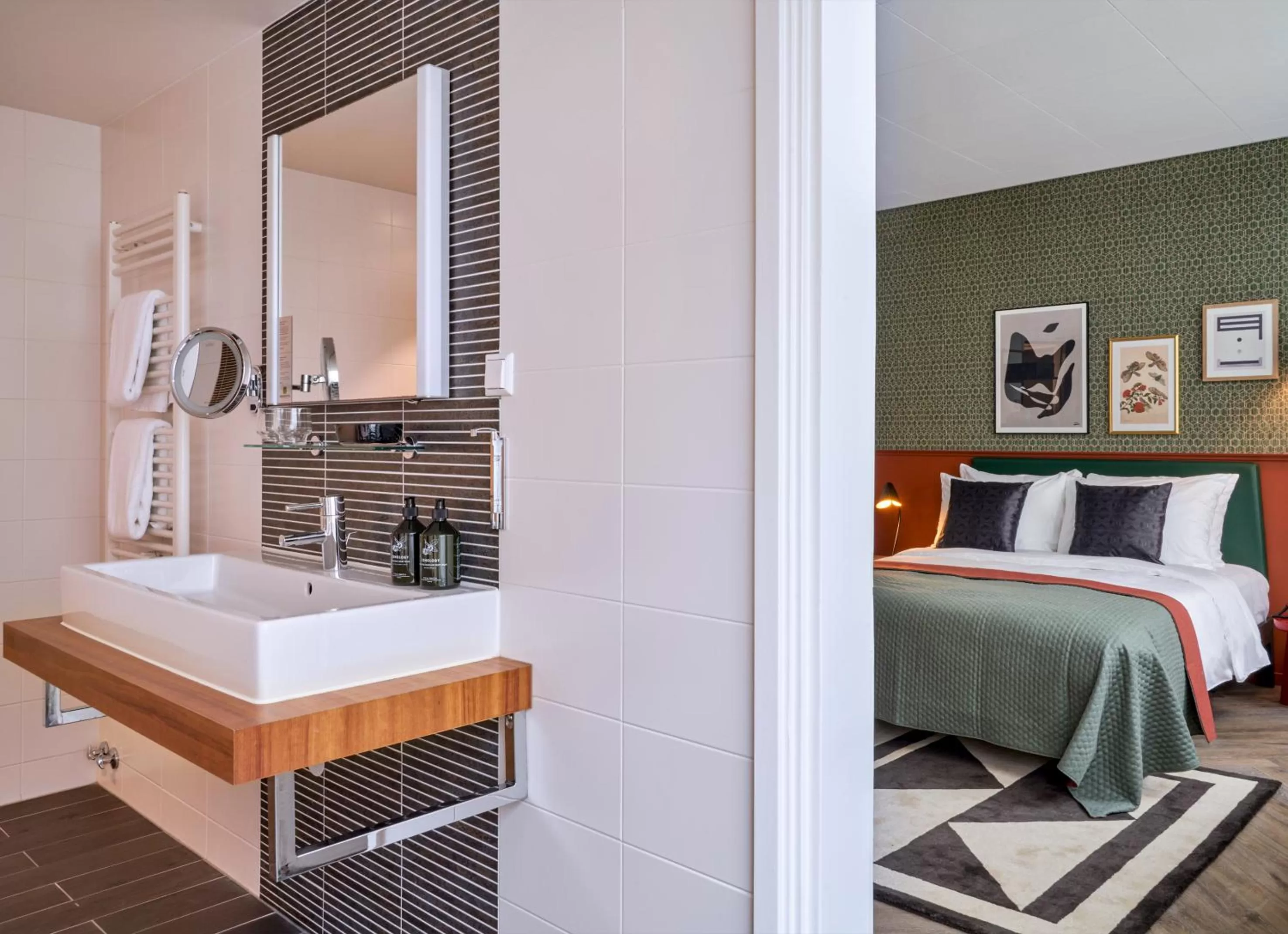 Bathroom, Bed in Park Centraal Den Haag, part of Sircle Collection