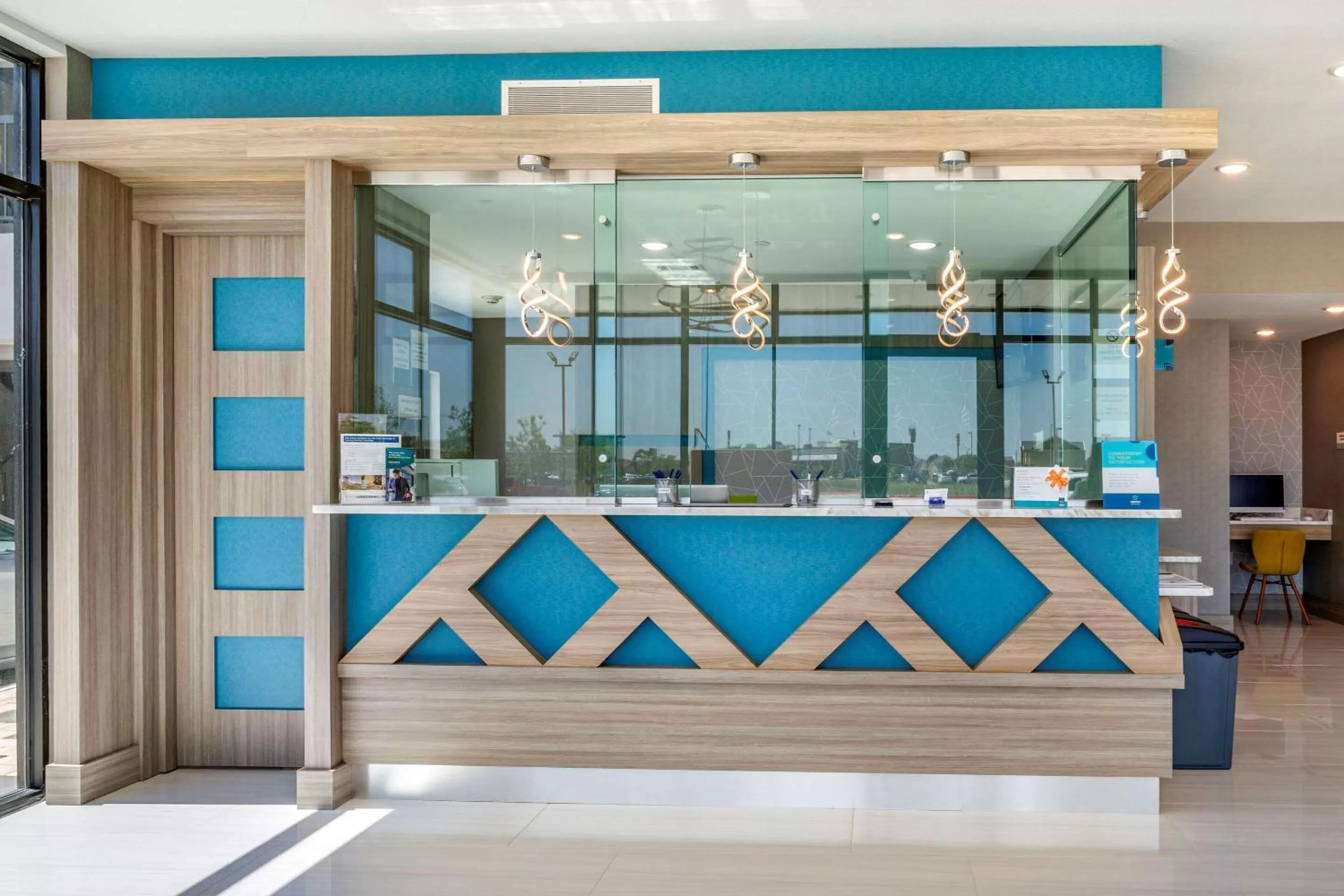 Lobby or reception in Clarion Pointe Port Arthur-Beaumont South