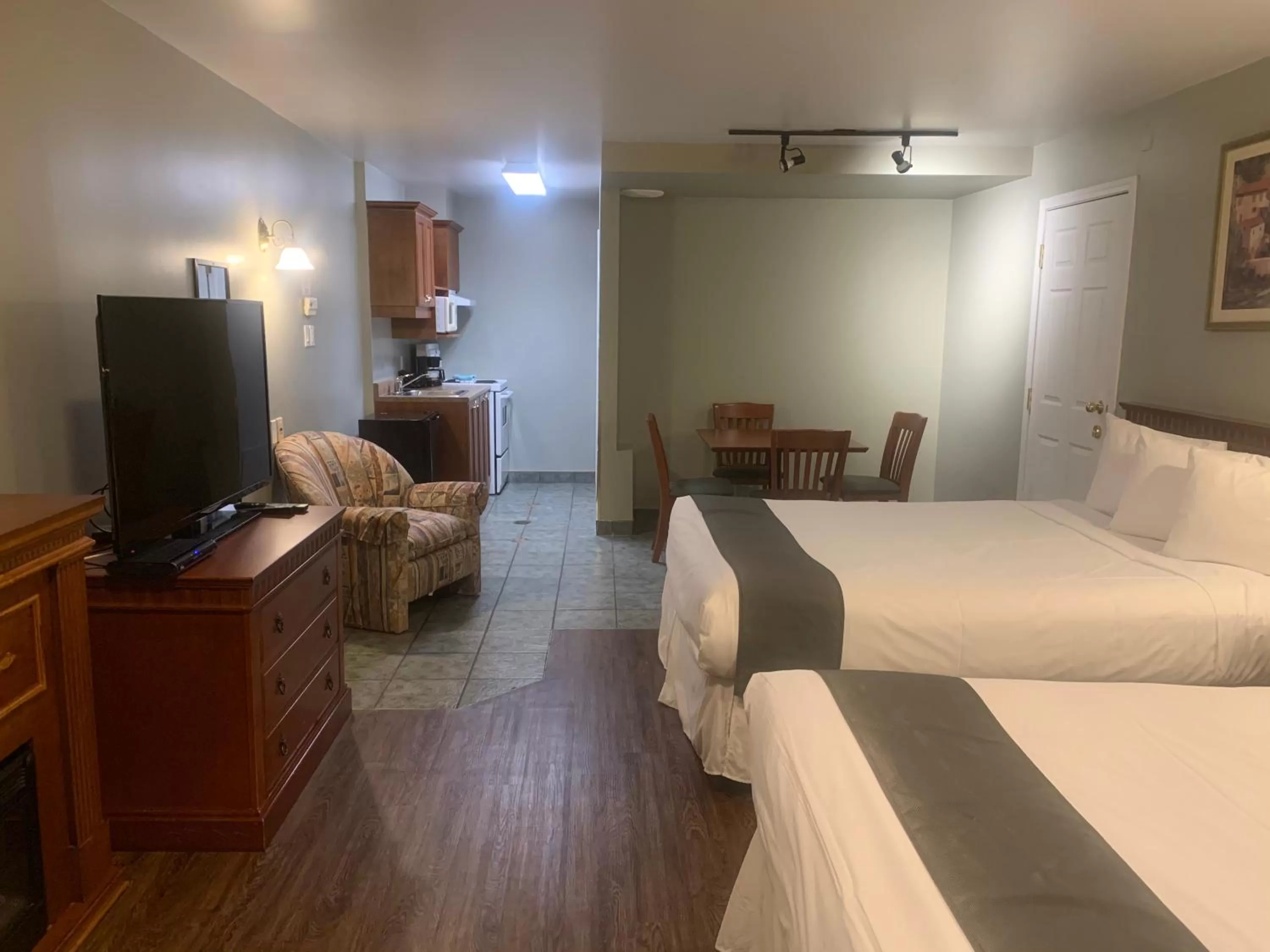 Bed in Hotel and Suites Les Laurentides