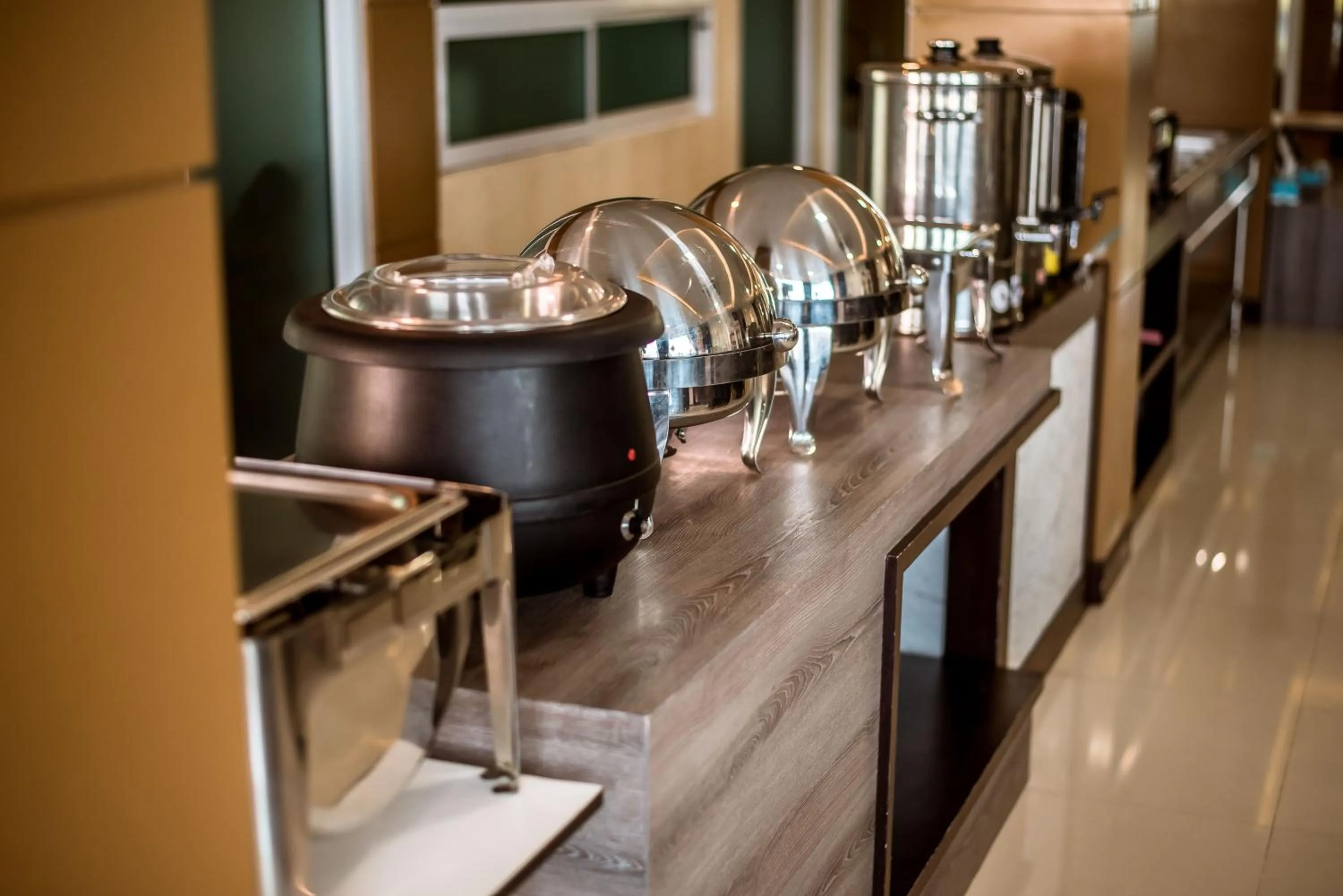 Restaurant/places to eat in Blue Sky Residence Airport