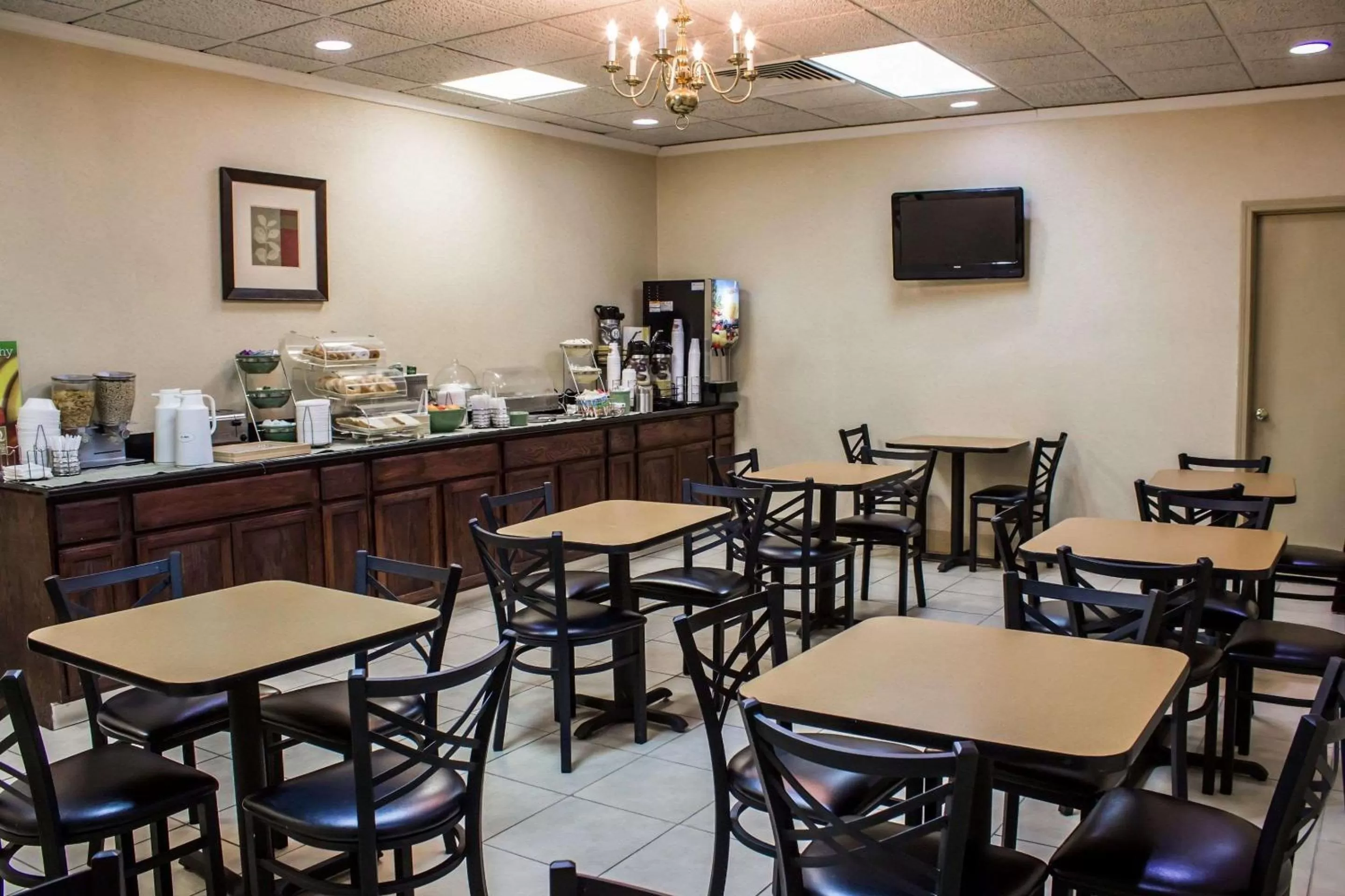Restaurant/Places to Eat in Quality Inn Dunn