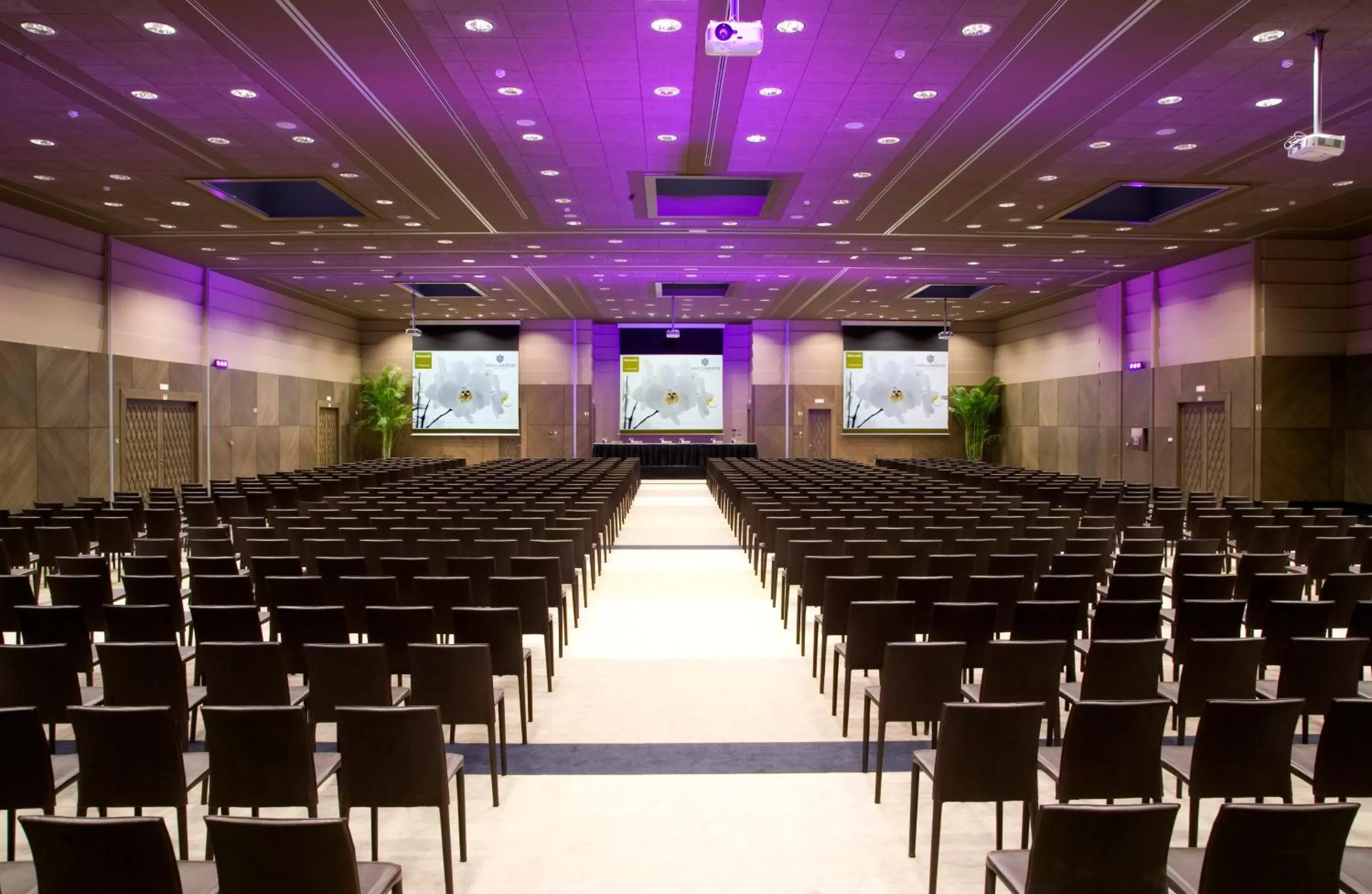 Business facilities in Asia Gardens Hotel & Thai Spa, a Royal Hideaway Hotel