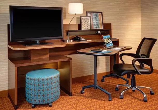 TV and multimedia in Fairfield Inn & Suites by Marriott Detroit Canton