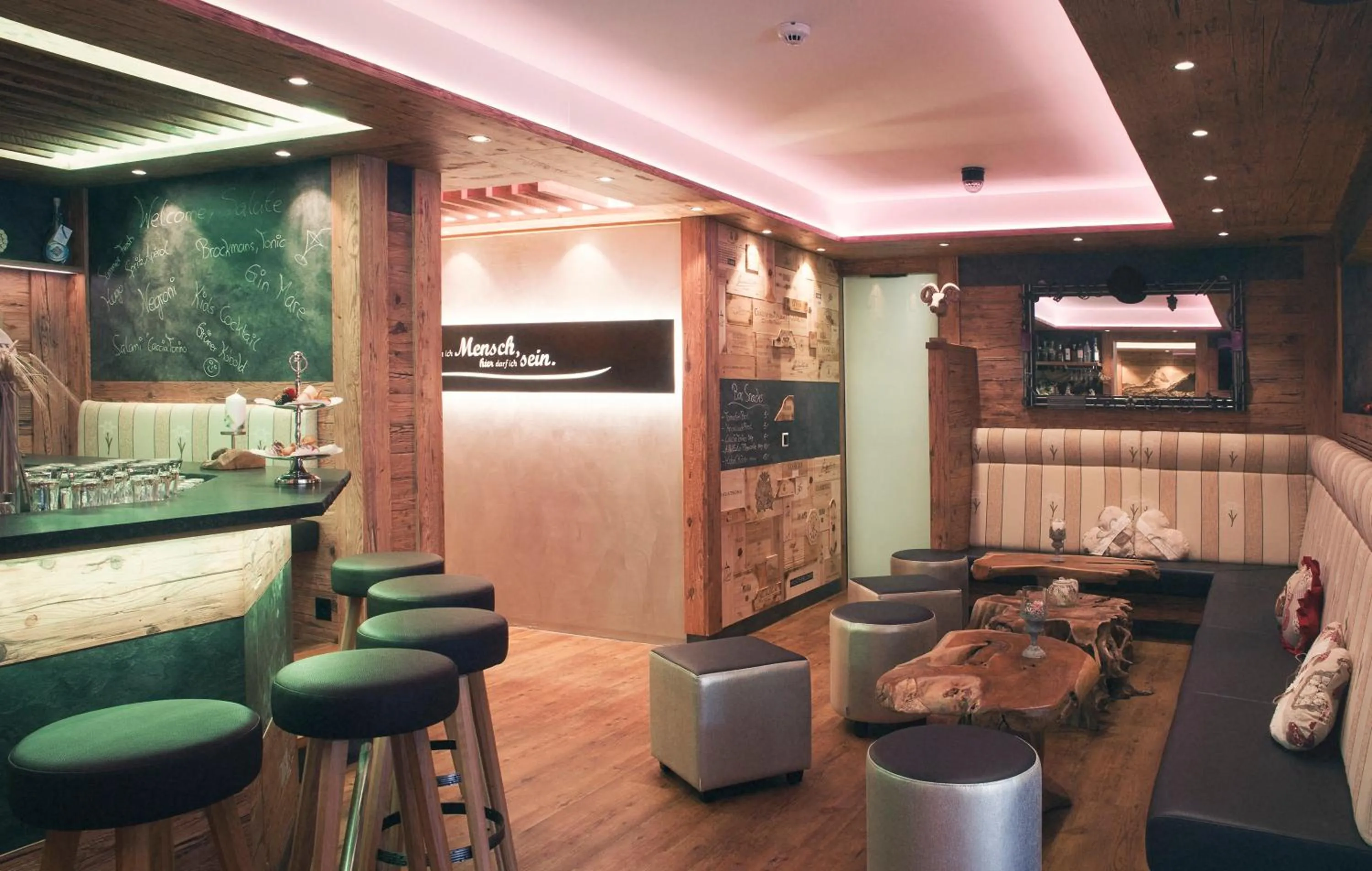 Lounge or bar in Hotel Hemizeus & Iremia Spa