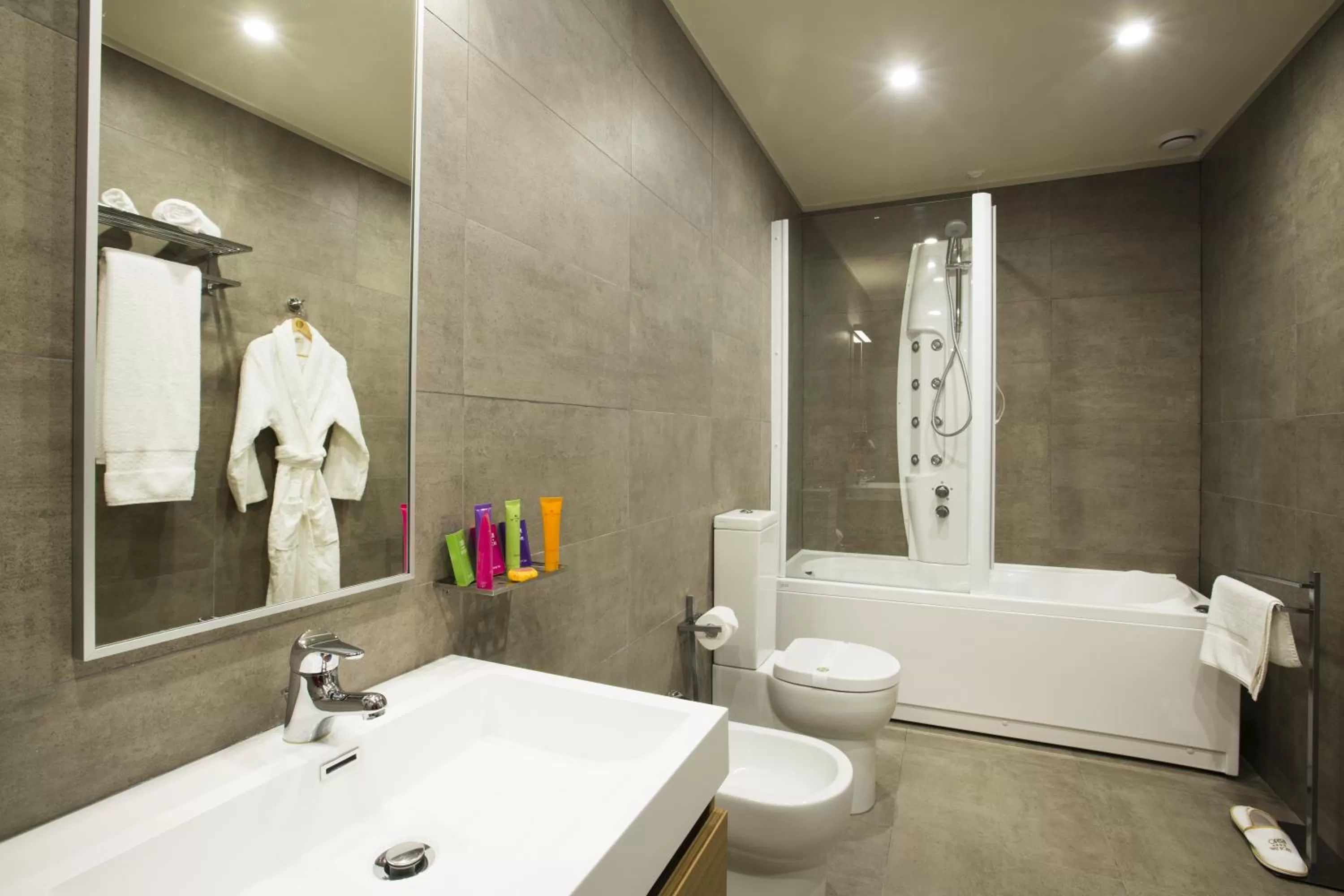 Shower in Opera Suite Hotel