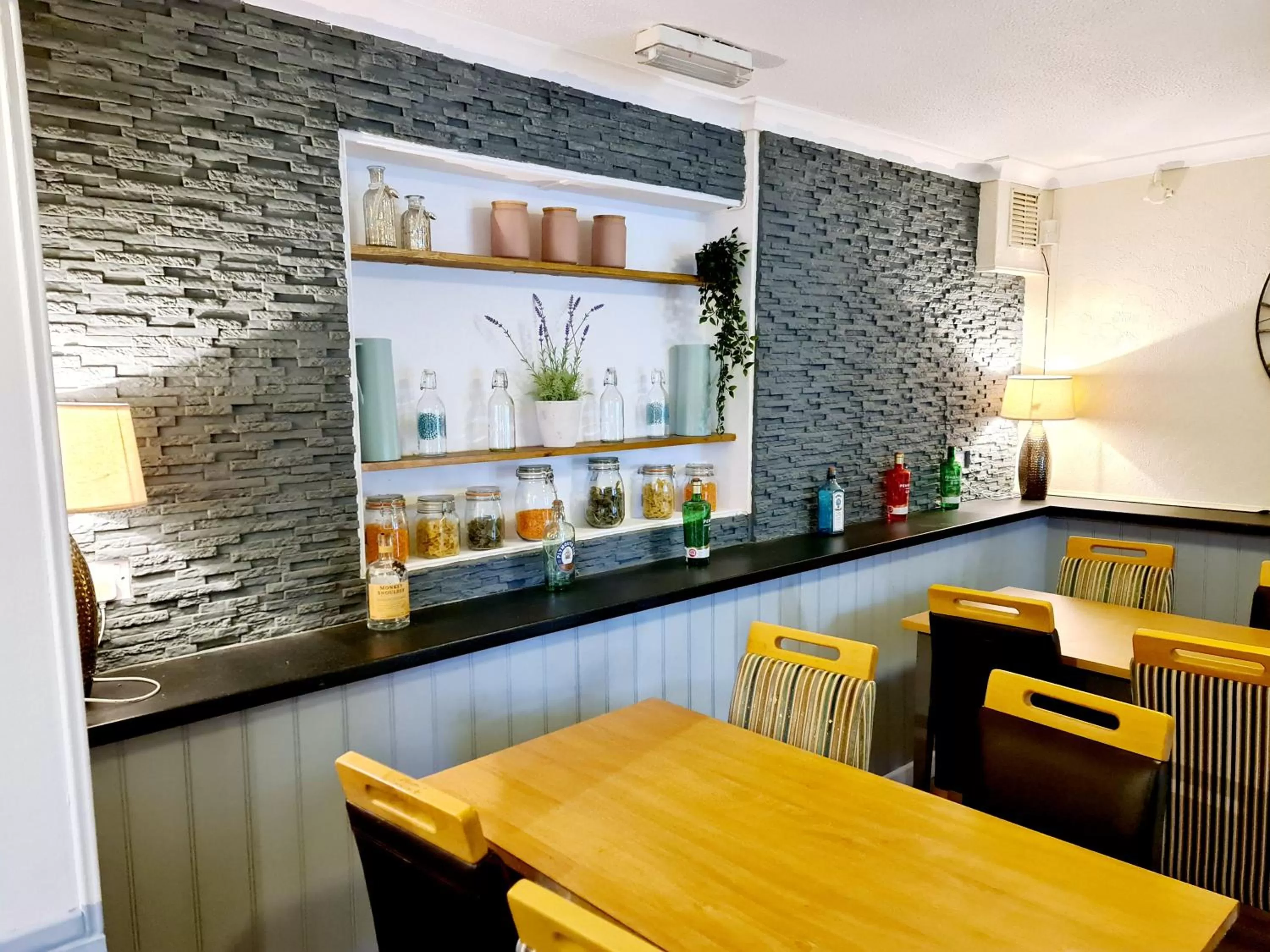 Restaurant/places to eat in The Lamb and Flag Inn