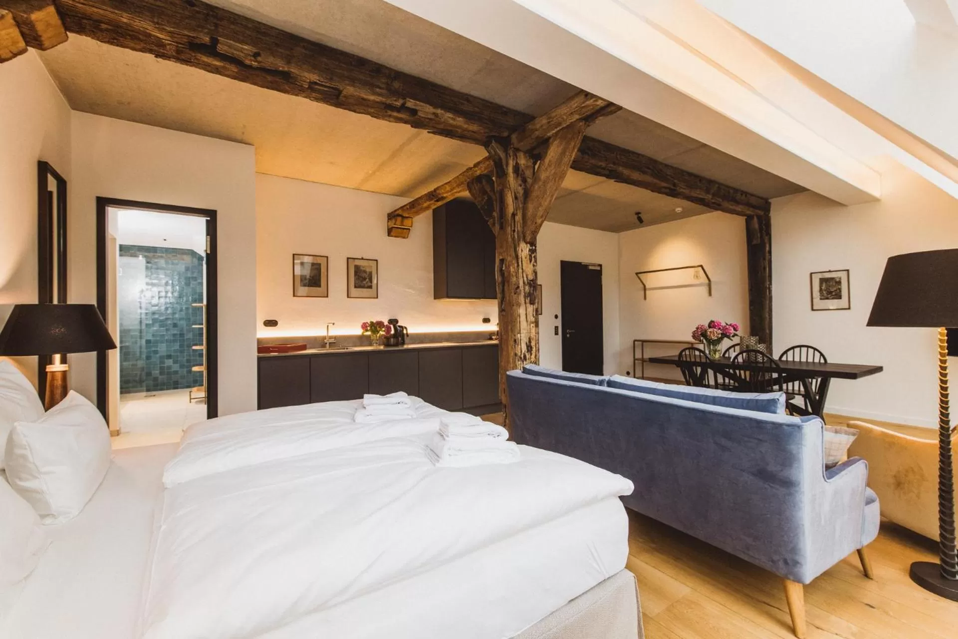 Kitchen or kitchenette, Bed in Gut Damp Ferien Lofts