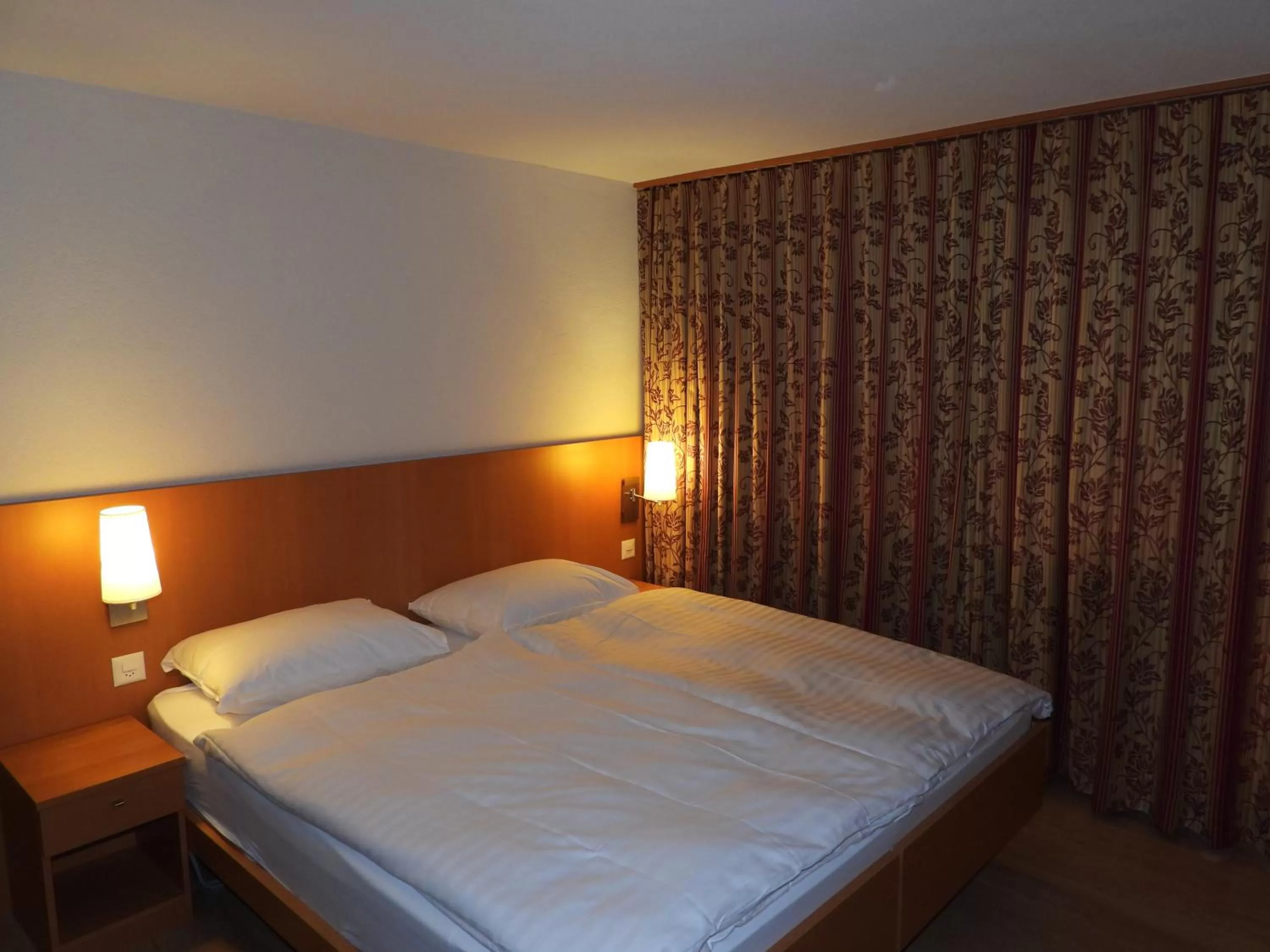 Bed in Hotel Sherlock Holmes & Khana Restaurant "nur 200 m zur Gondelbahn Hasliberg"