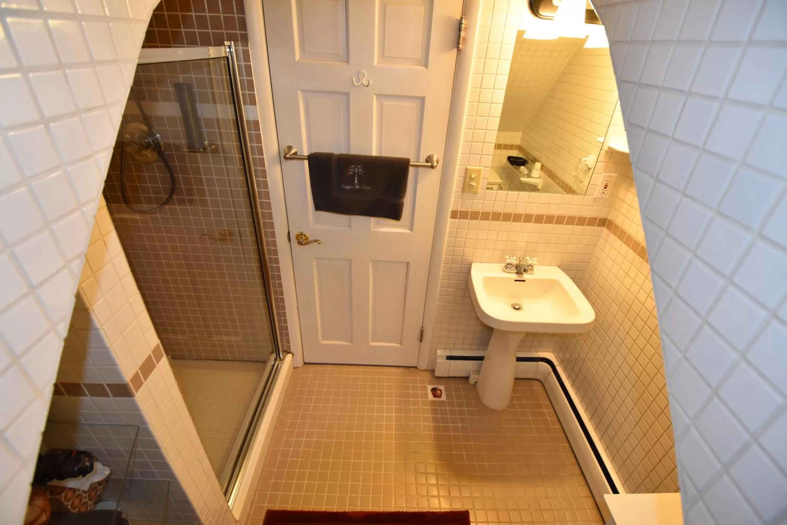 Bathroom in Apple Bin Inn