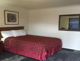 Bed in Travelodge by Wyndham Gallup