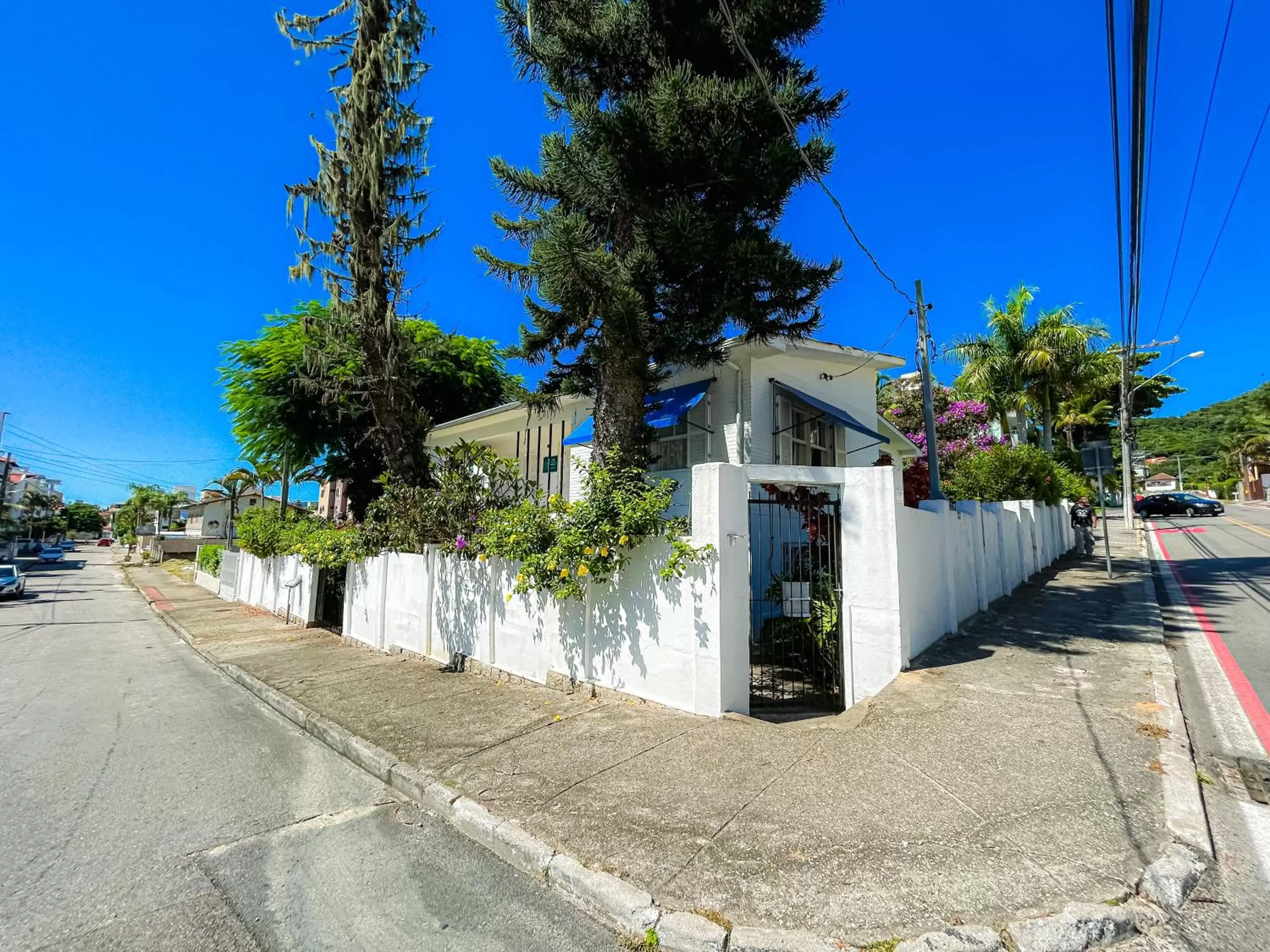 Property building in A Primeira Vista