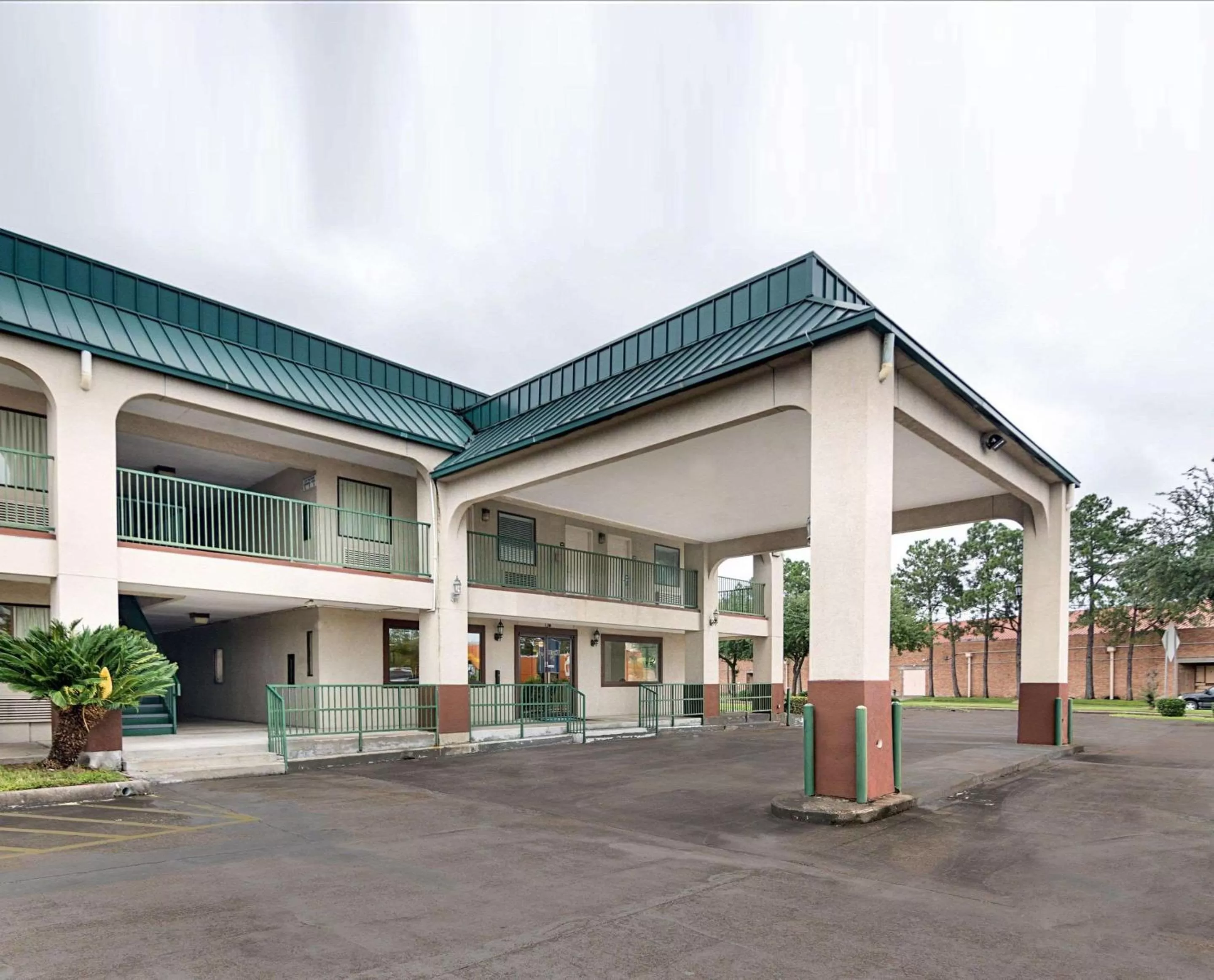 Rodeway Inn & Suites Hwy 290 NW