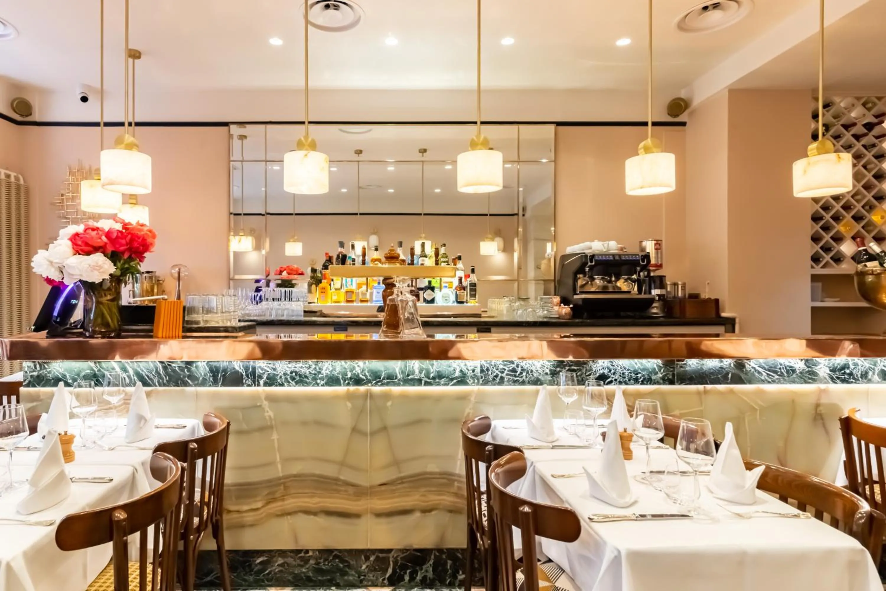 Restaurant/places to eat in Hôtel Chateaubriand