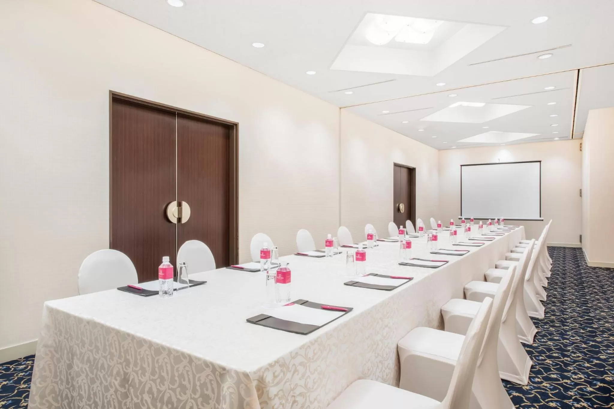 Meeting/conference room in ANA Crowne Plaza Narita by IHG