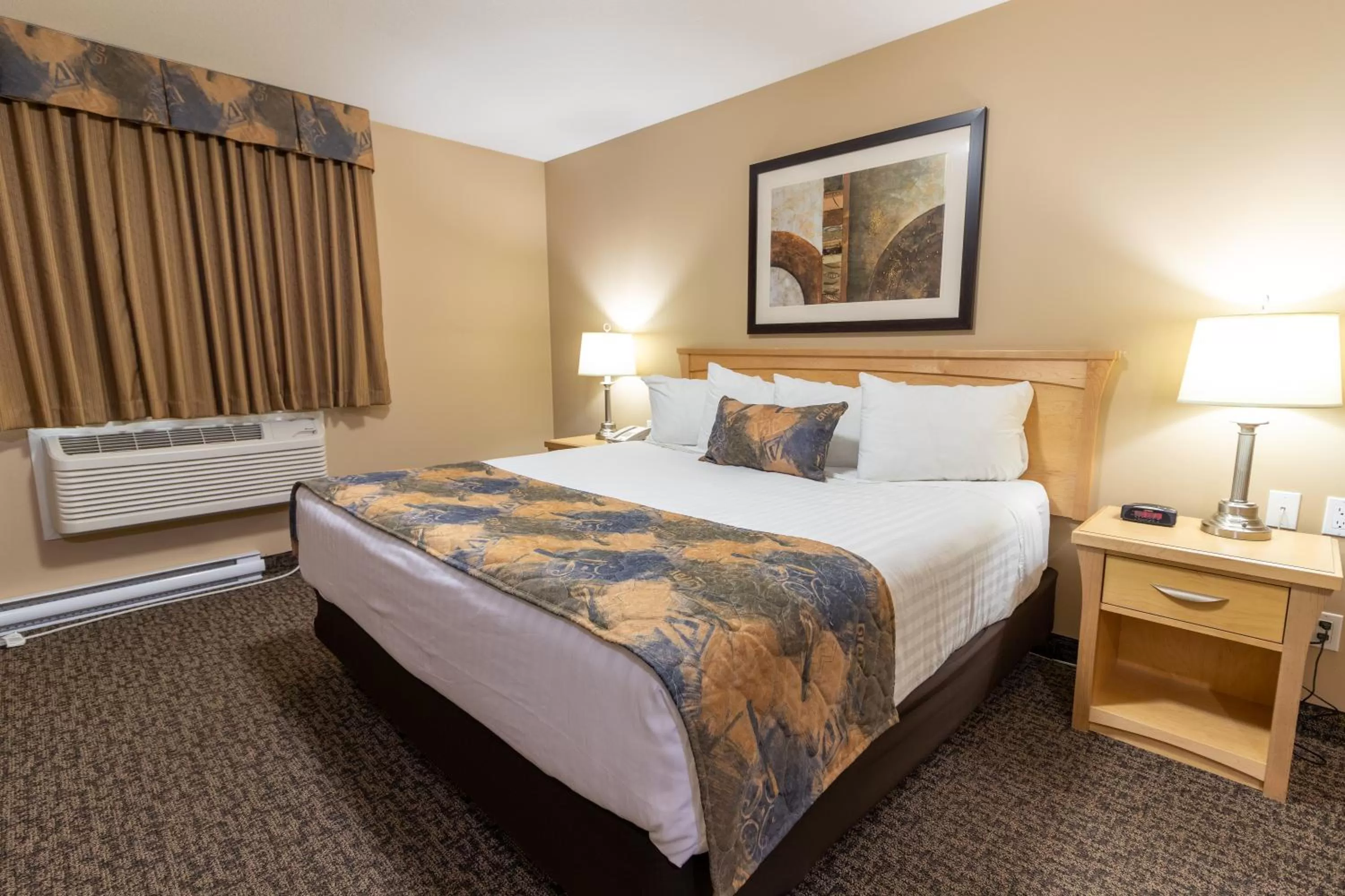 Bedroom, Bed in BCMInns - Fort McMurray - Rusty's