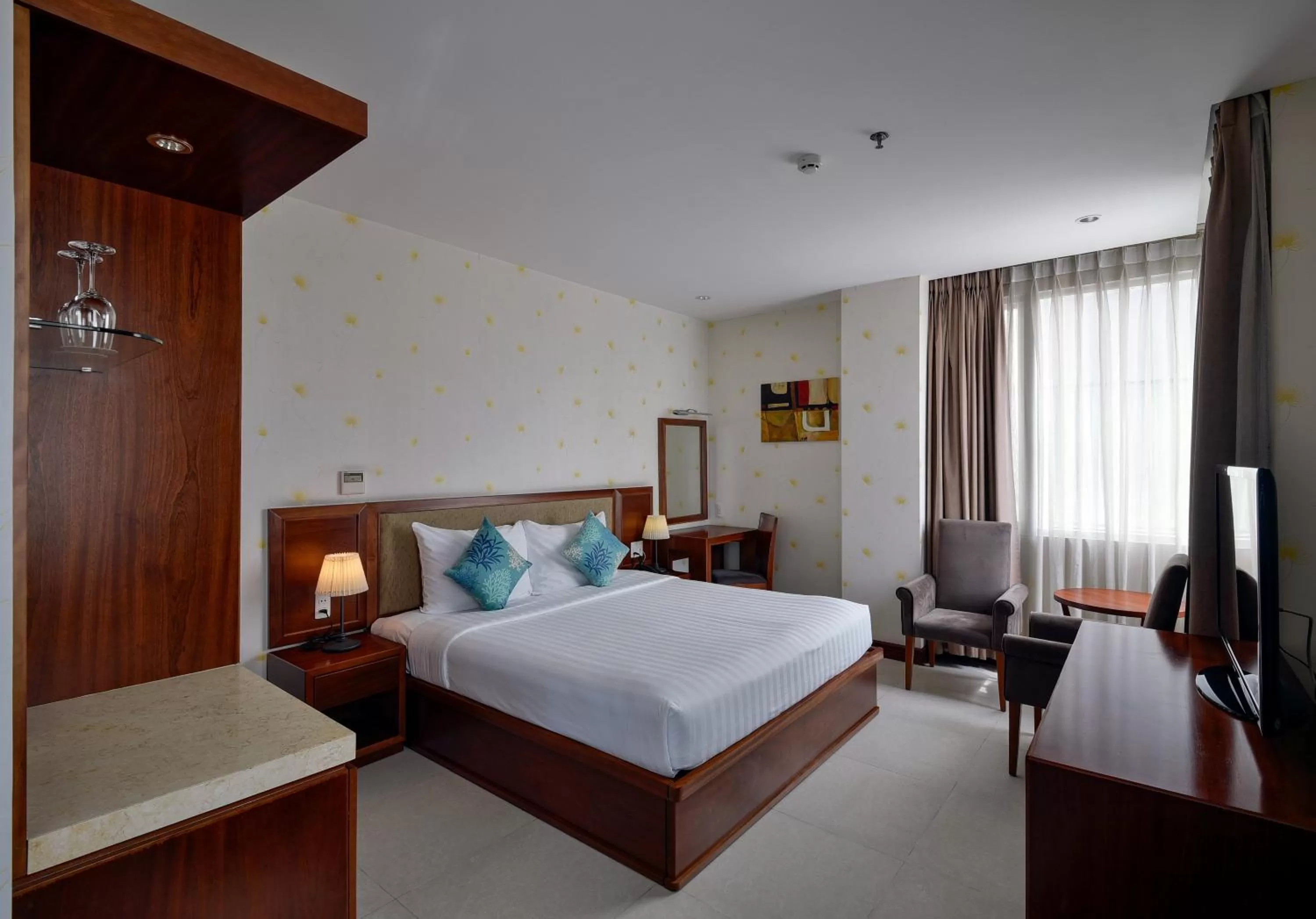 Photo of the whole room, Bed in Aquari Hotel