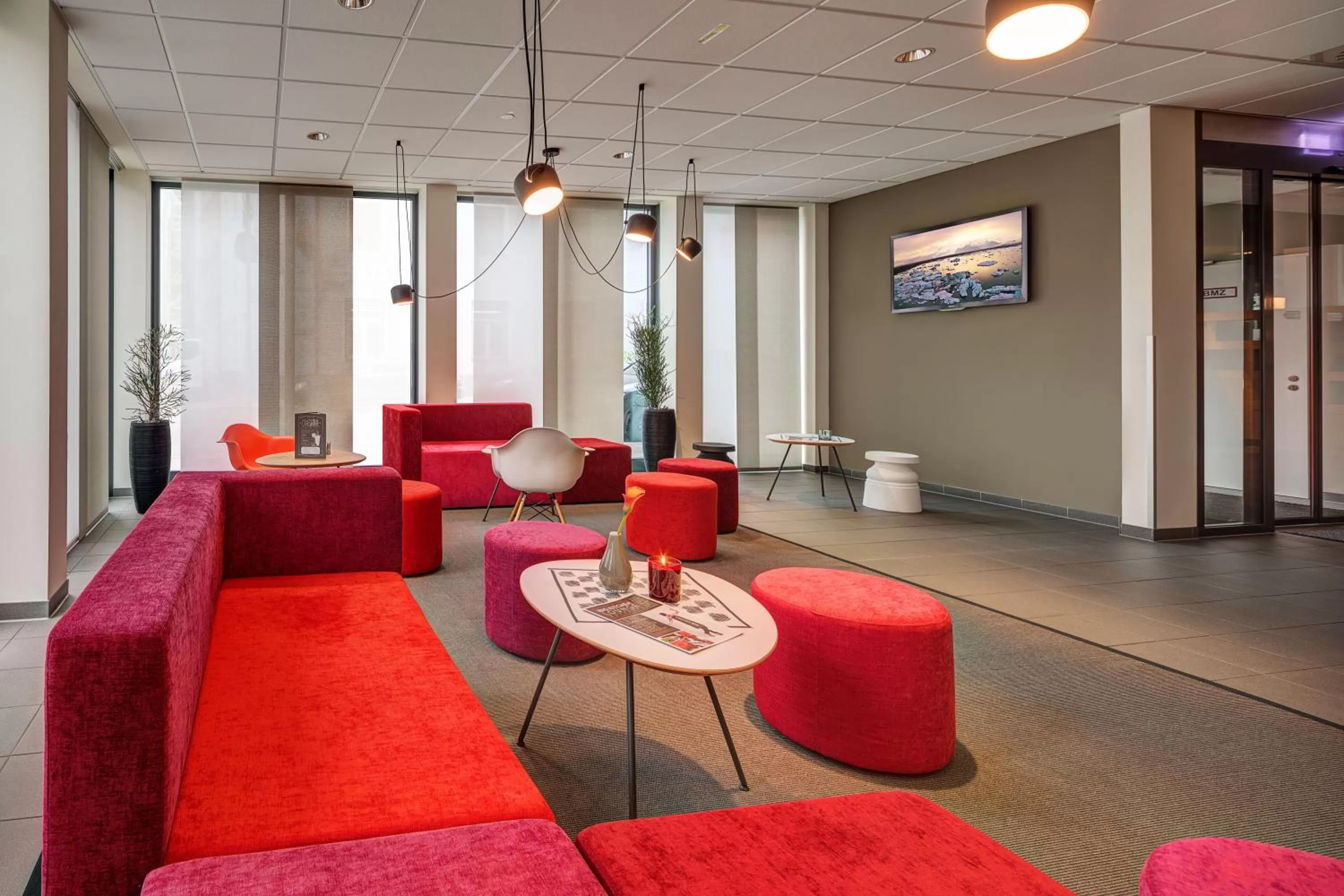 Communal lounge/ TV room in ibis München City Süd