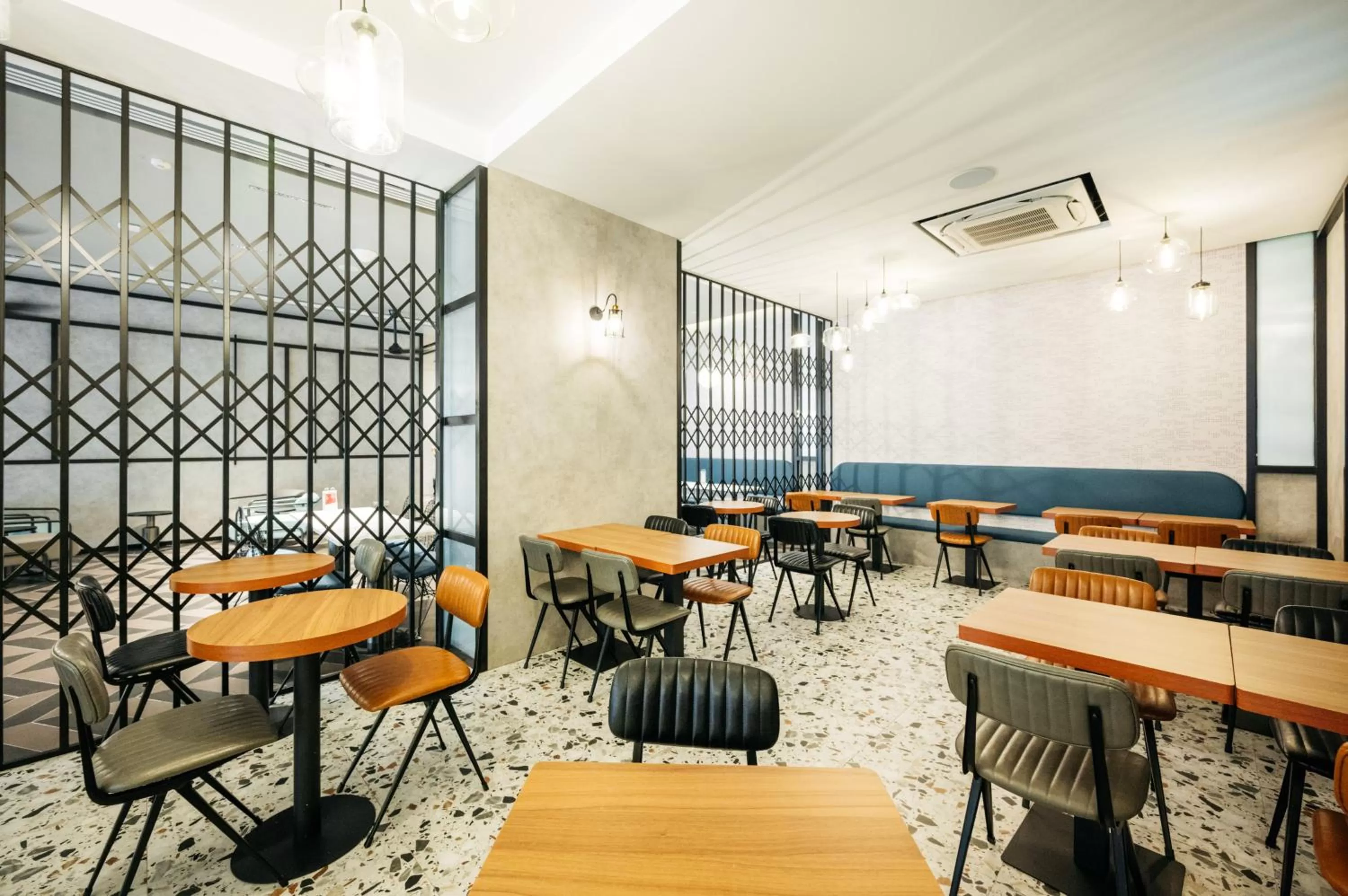 Restaurant/places to eat in Mercure Singapore Tyrwhitt