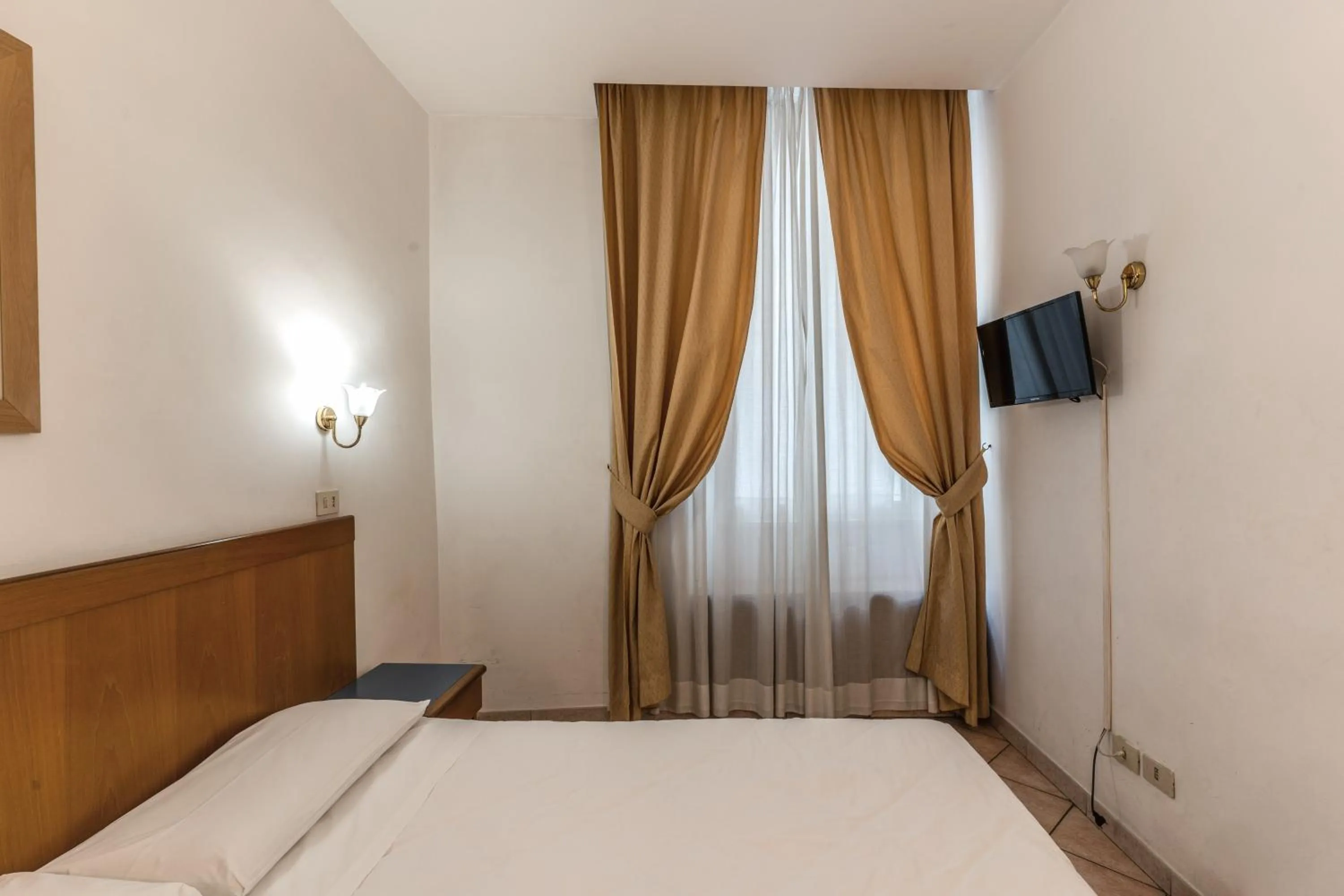Photo of the whole room in Hotel Pomezia