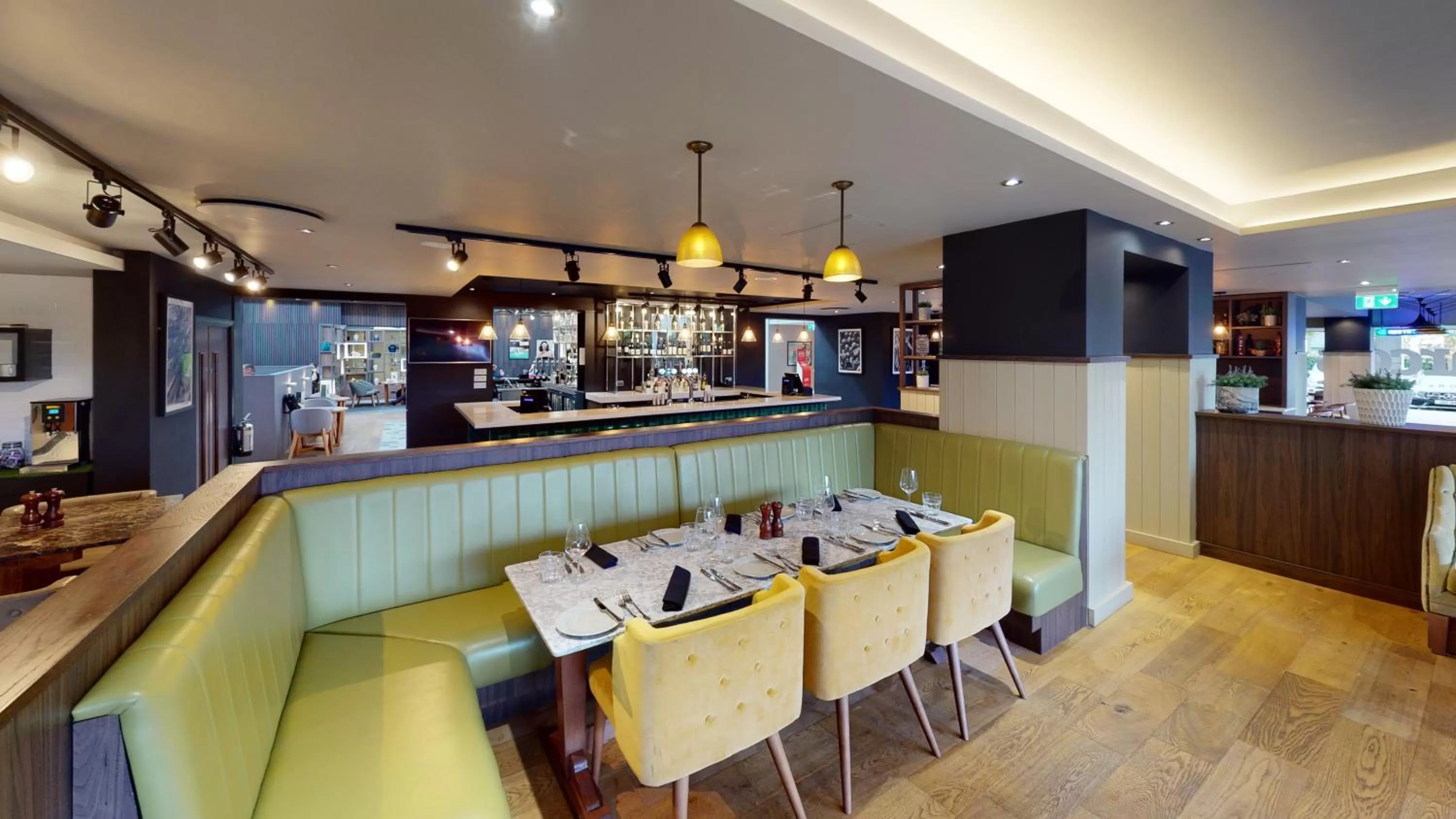 Restaurant/places to eat in Holiday Inn Milton Keynes Central by IHG