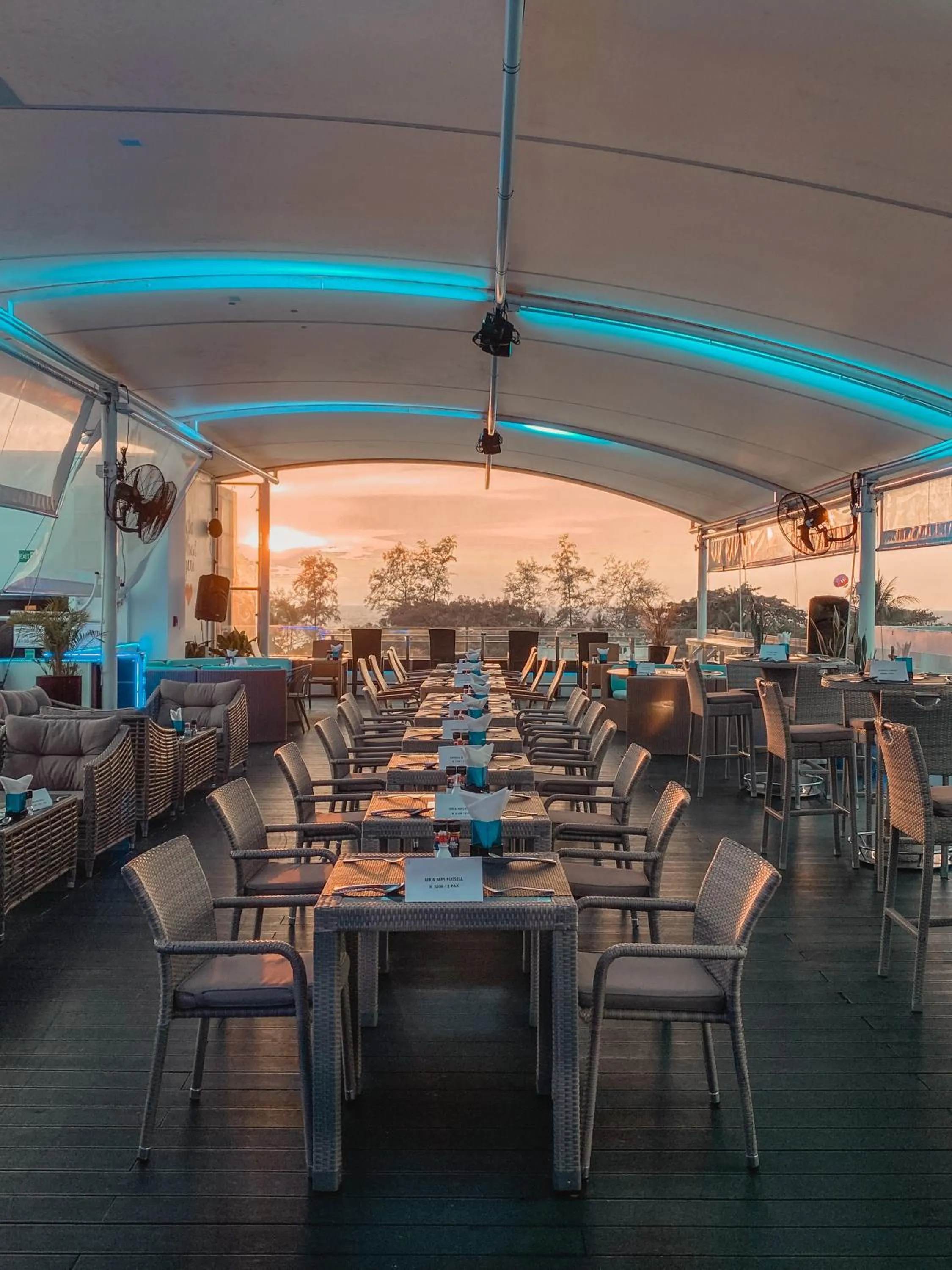 Restaurant/places to eat in Absolute Bangla Suites