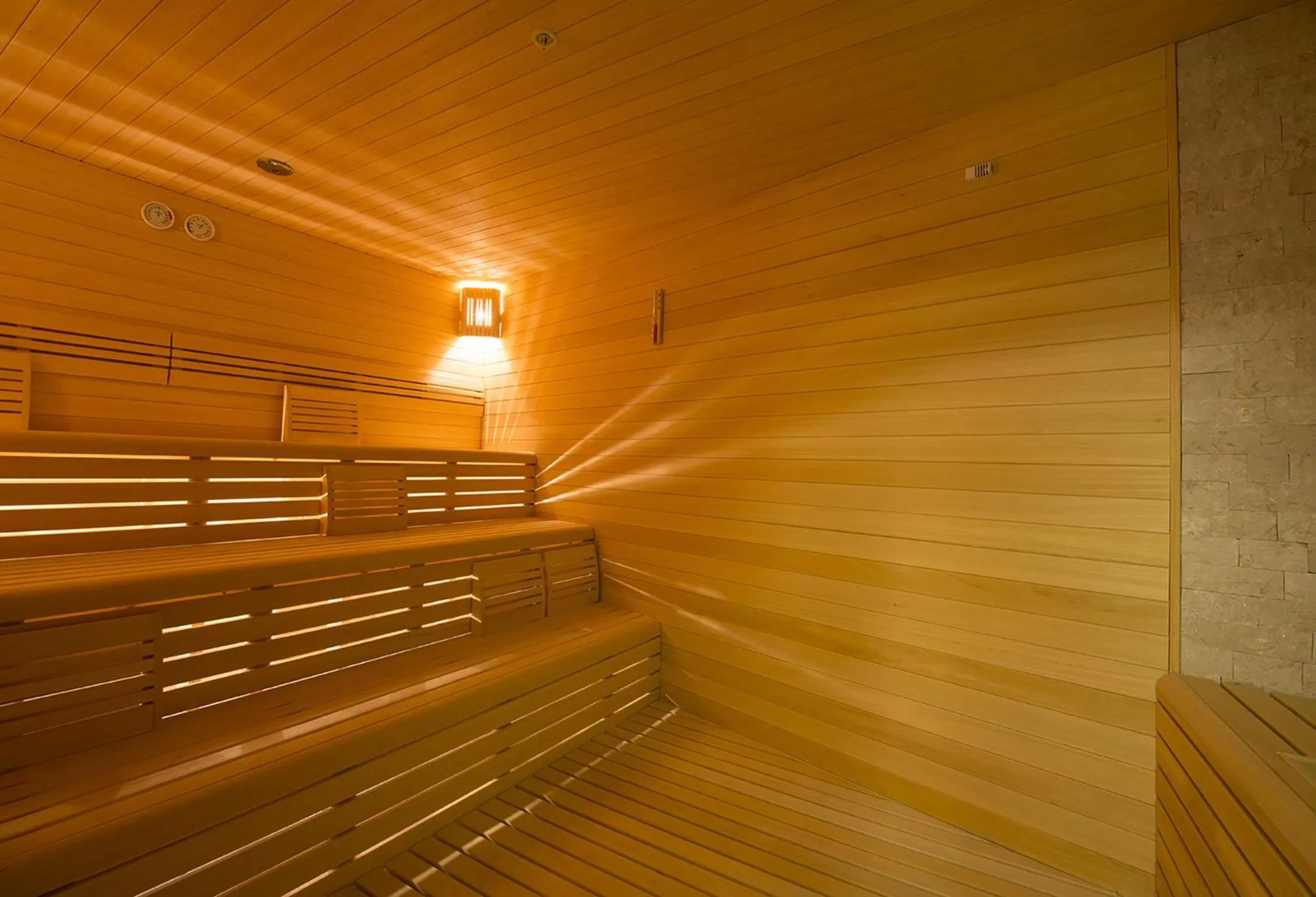 Sauna in Ramada by Wyndham Gemli̇k