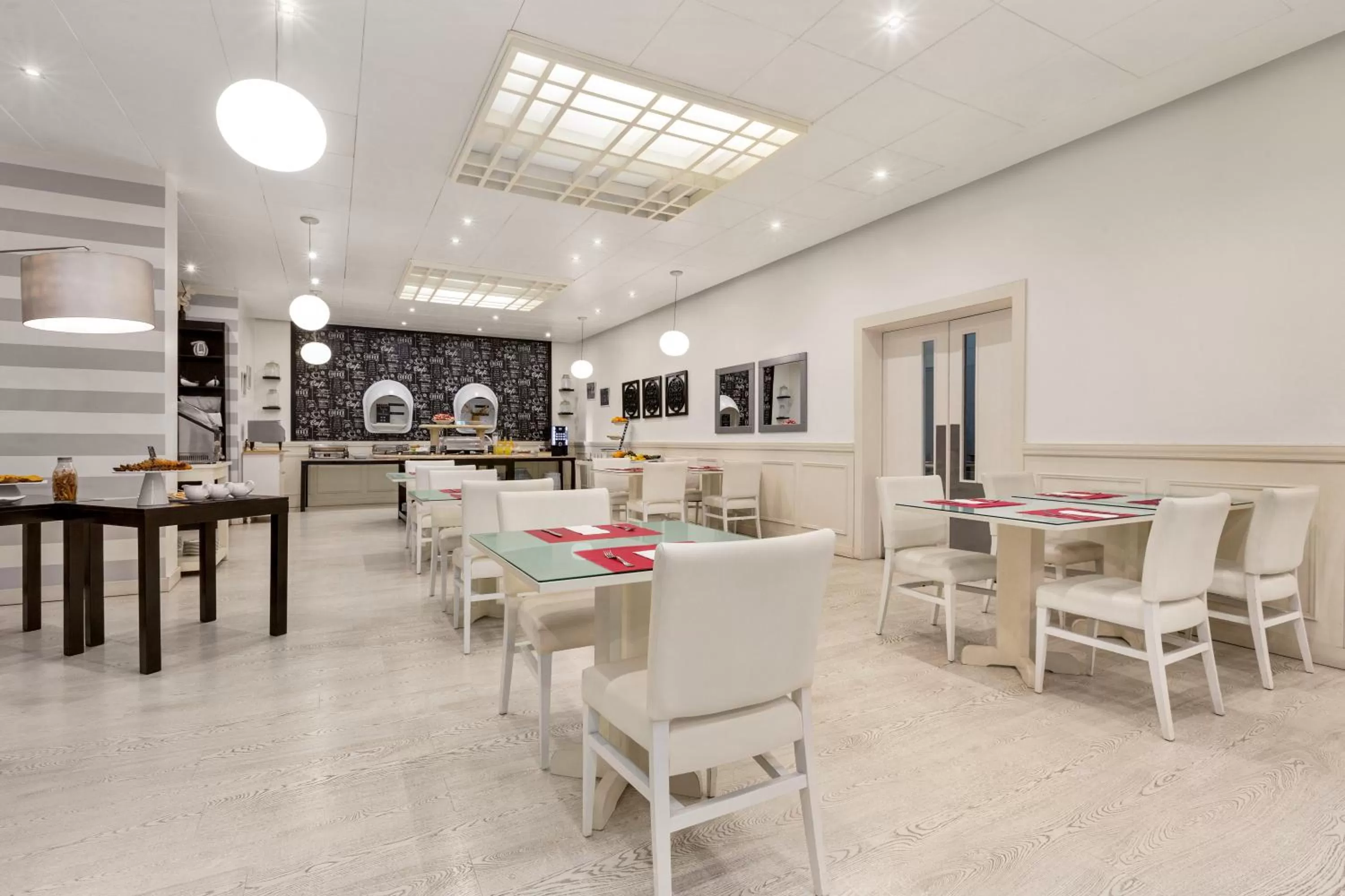 Restaurant/places to eat in TRYP by Wyndham Montijo Parque Hotel