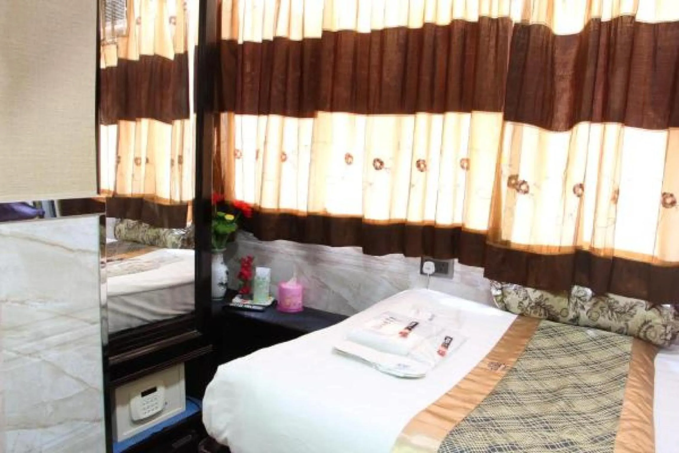 Bed in Toronto Holidays