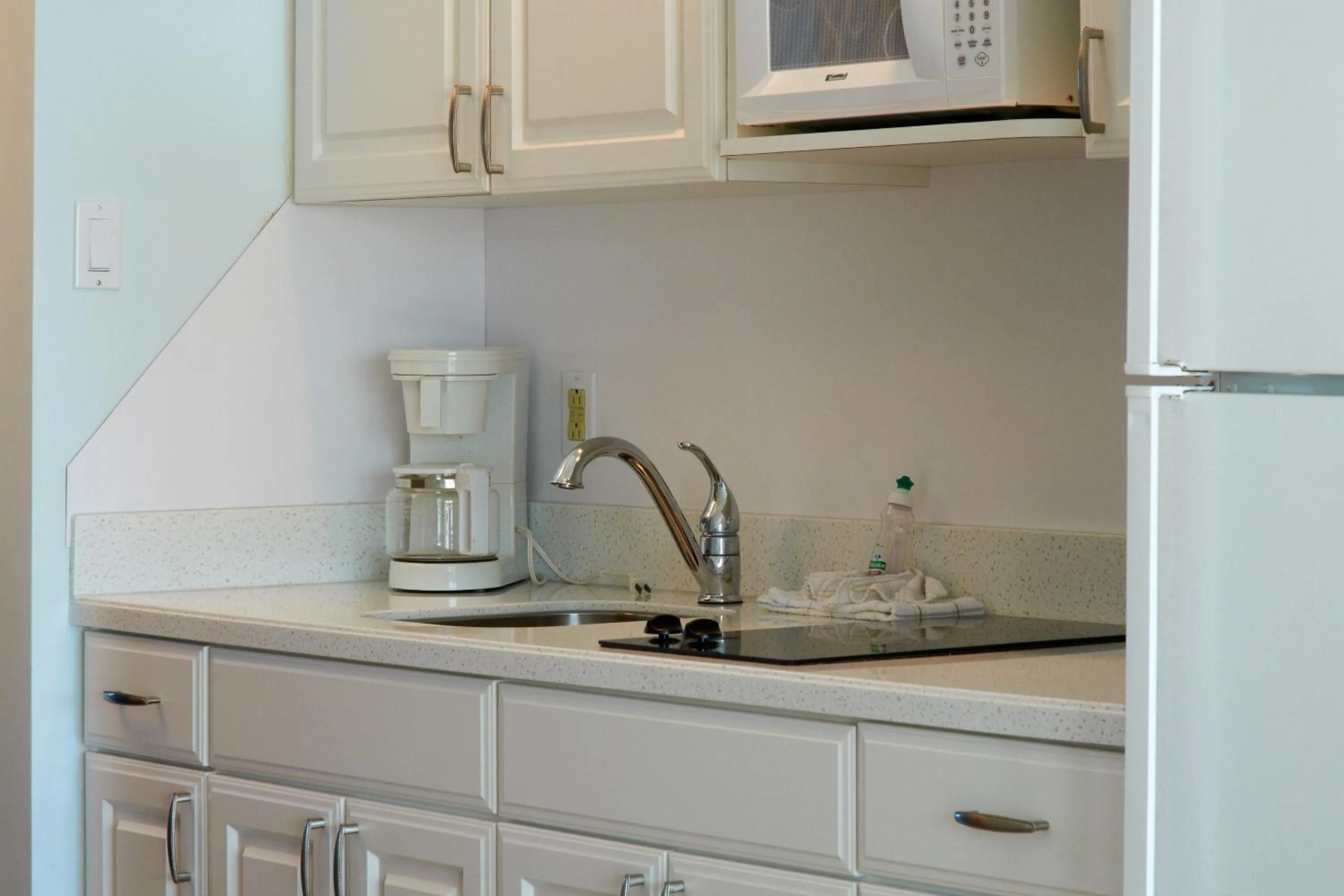 Kitchen or kitchenette in Sea Crest Inn