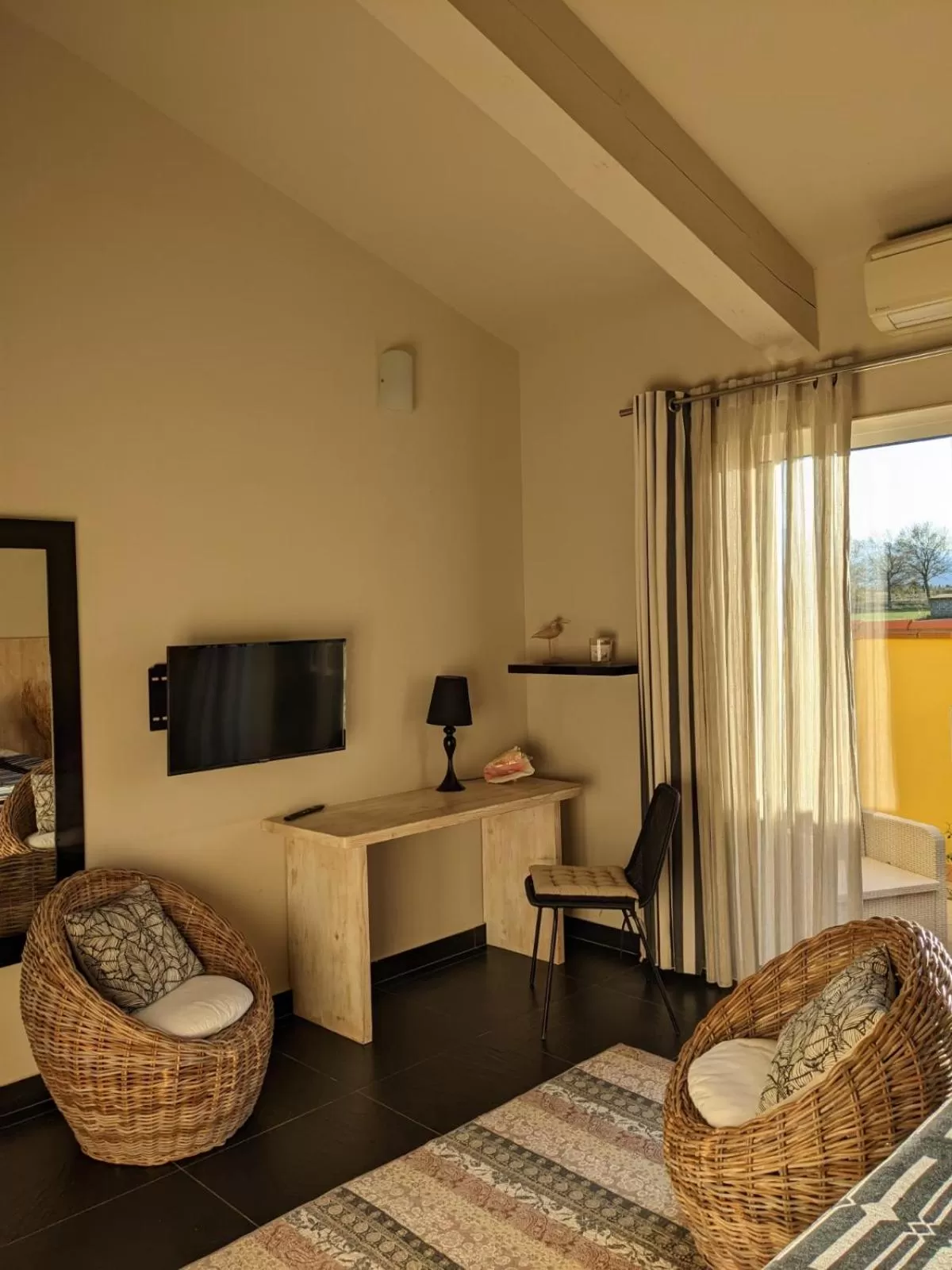 Seating area, Bed in Le Mas Del Cavalier