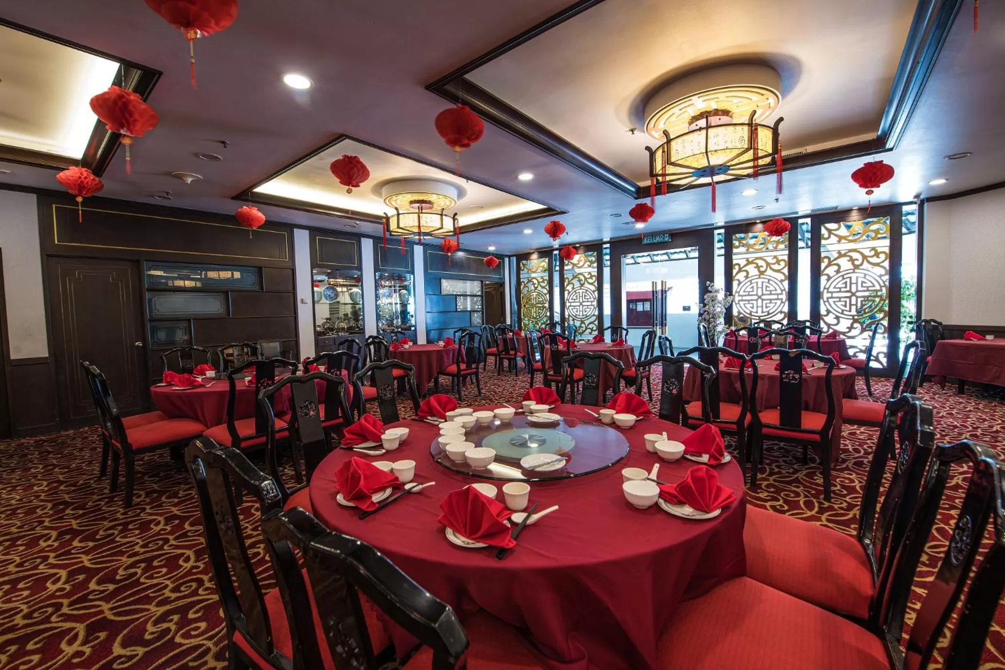 Restaurant/places to eat in Sabah Hotel