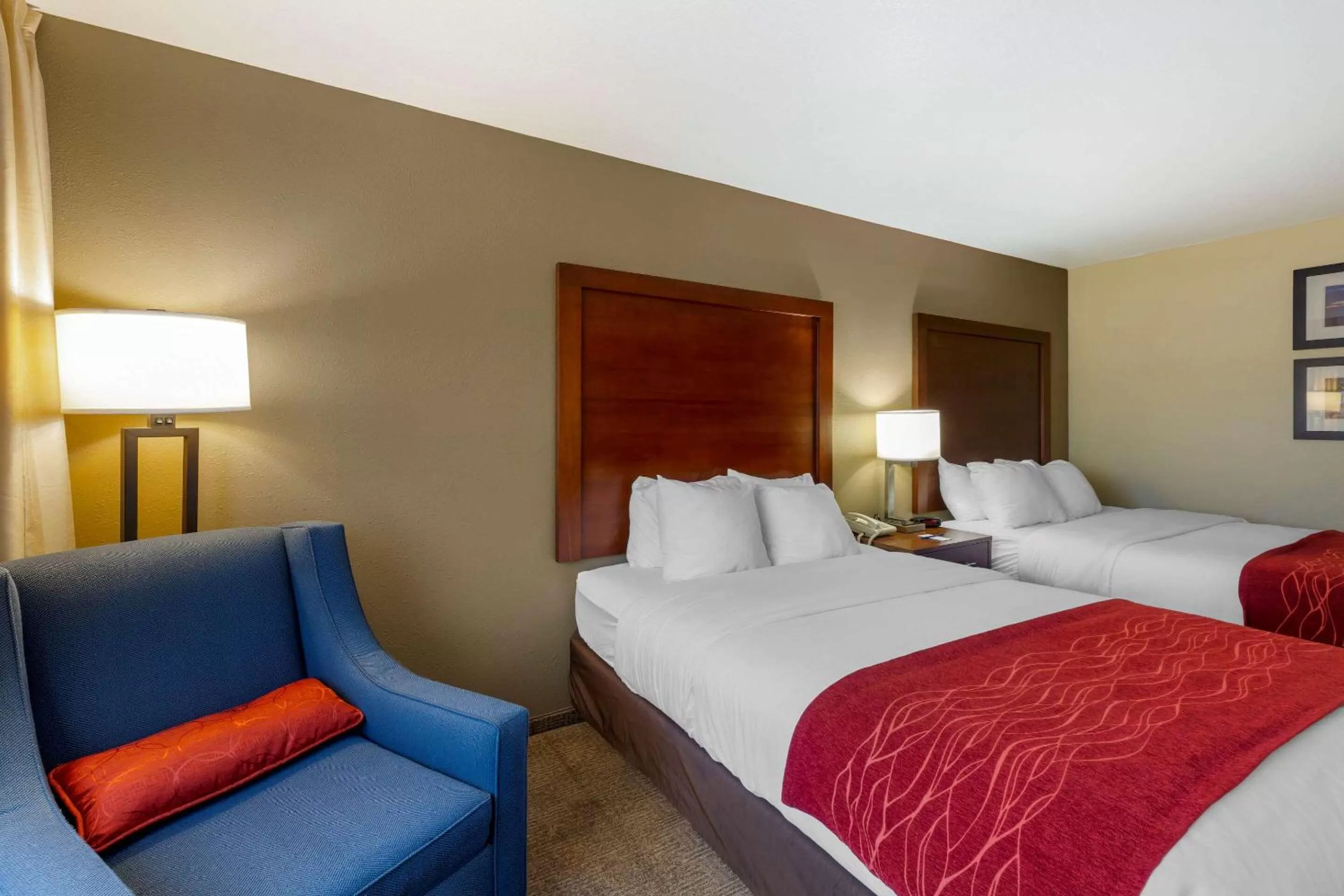 Photo of the whole room, Bed in Comfort Inn River's Edge